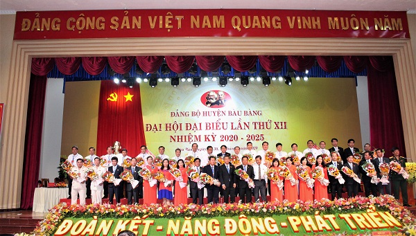 Ban Chấp hành Đảng bộ huyện Bàu Bàng nhiệm kỳ 2020-2025 ra mắt tại đại hội