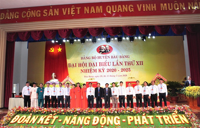 Đảng bộ xã Long Nguyên.