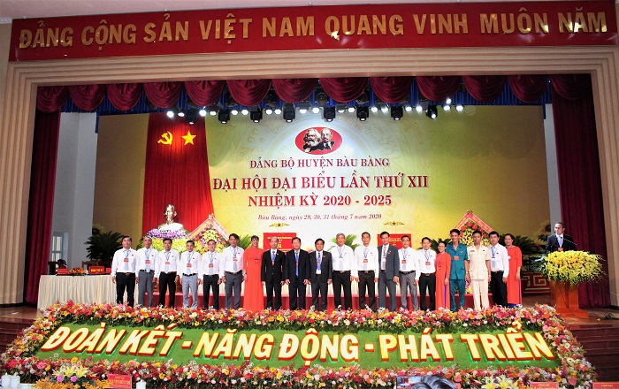Đảng bộ xã Tân Hưng.