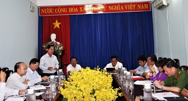 ông Huỳnh Công Du - Phó Bí thư Thường trực Huyện ủy phát biểu tại buổi lễ công bố và trao quyết định về công tác cán bộ.