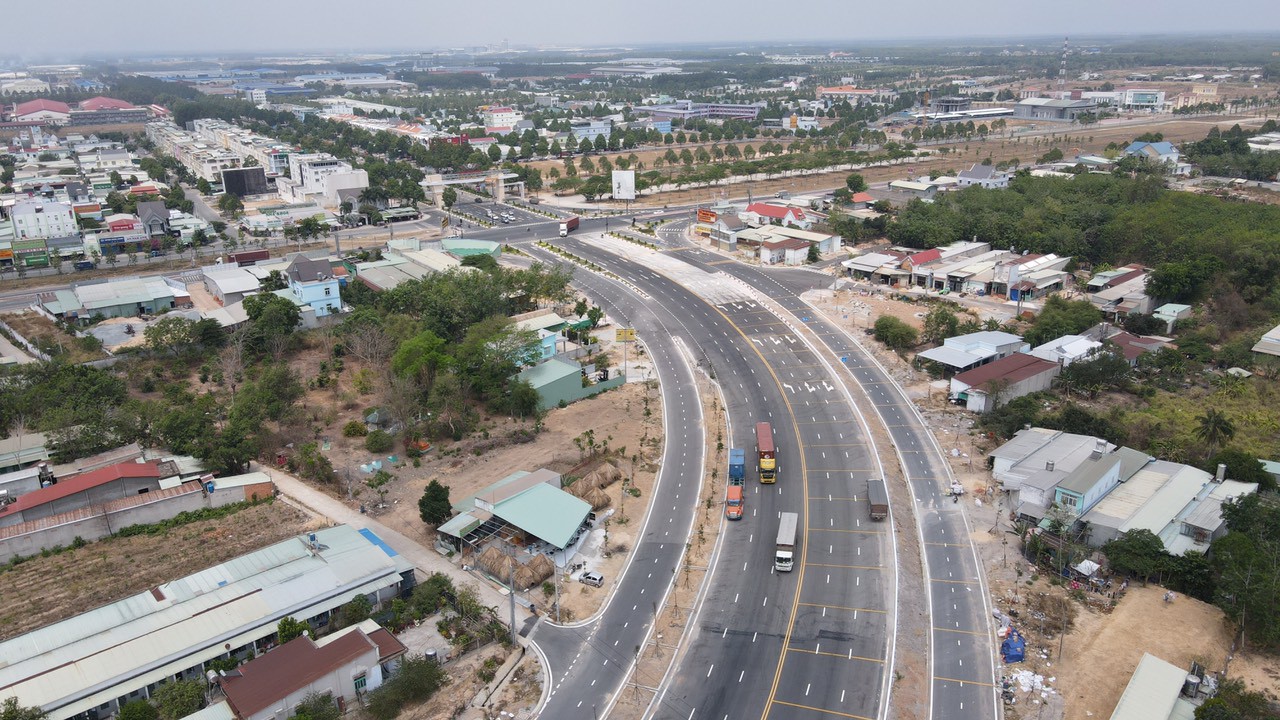 Đường tạo lực Mỹ Phước - Bàu Bàng tại điểm giao với Quốc lộ 13.