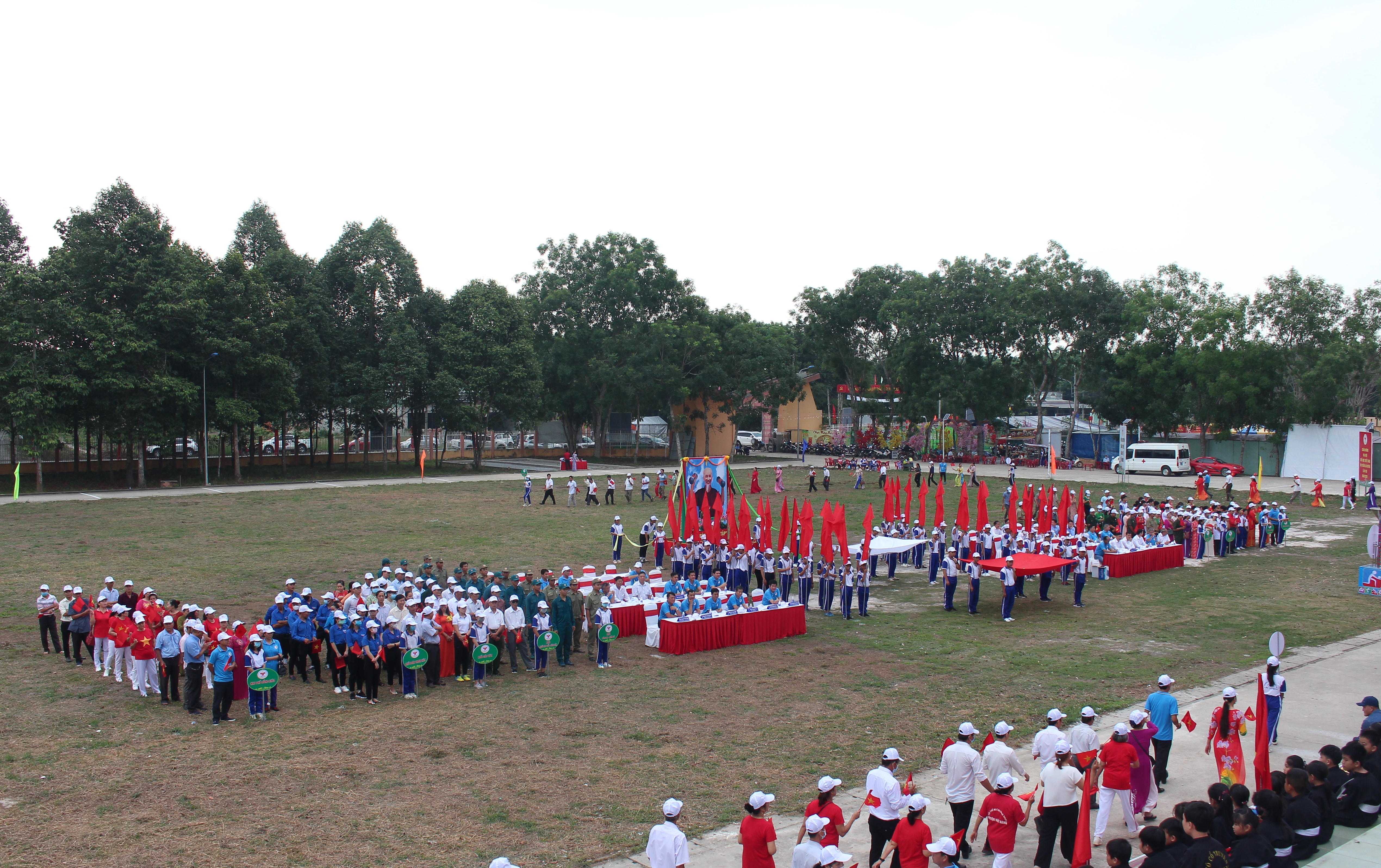 Quang cảnh Lễ khai mạc Đại hội Thể dục - Thể thao thị trấn Lai Uyên lần thứ VIII