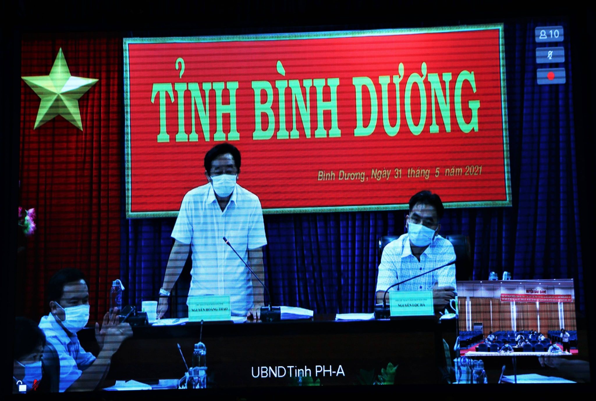 Ông Nguyễn Hoàng Thao - Phó Bí thư, Chủ tịch UBND tỉnh phát biểu chỉ đạo tại Hội nghị (điểm cầu tỉnh)