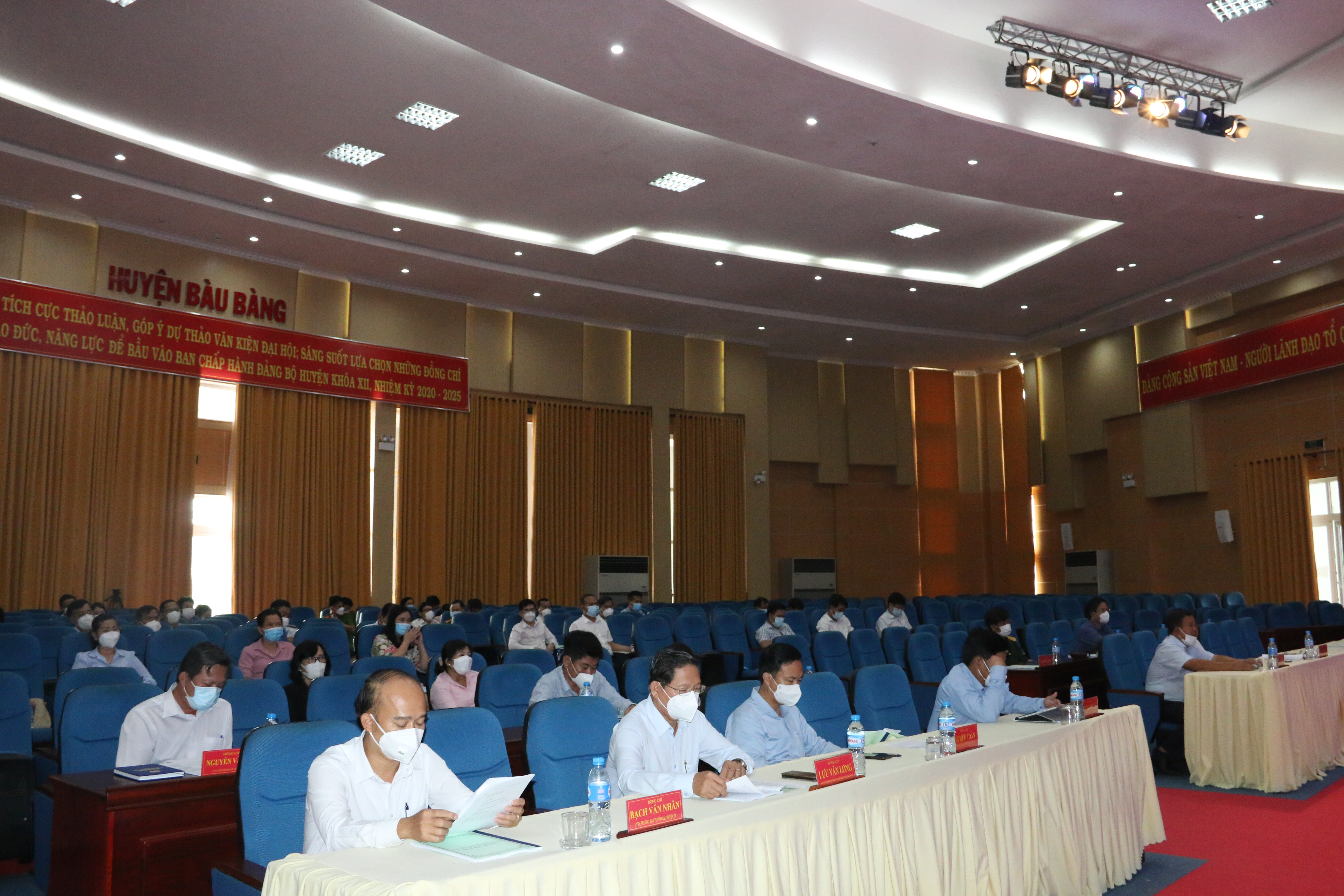 Các đại biểu tham dự tại điểm cầu huyện Bàu Bàng.