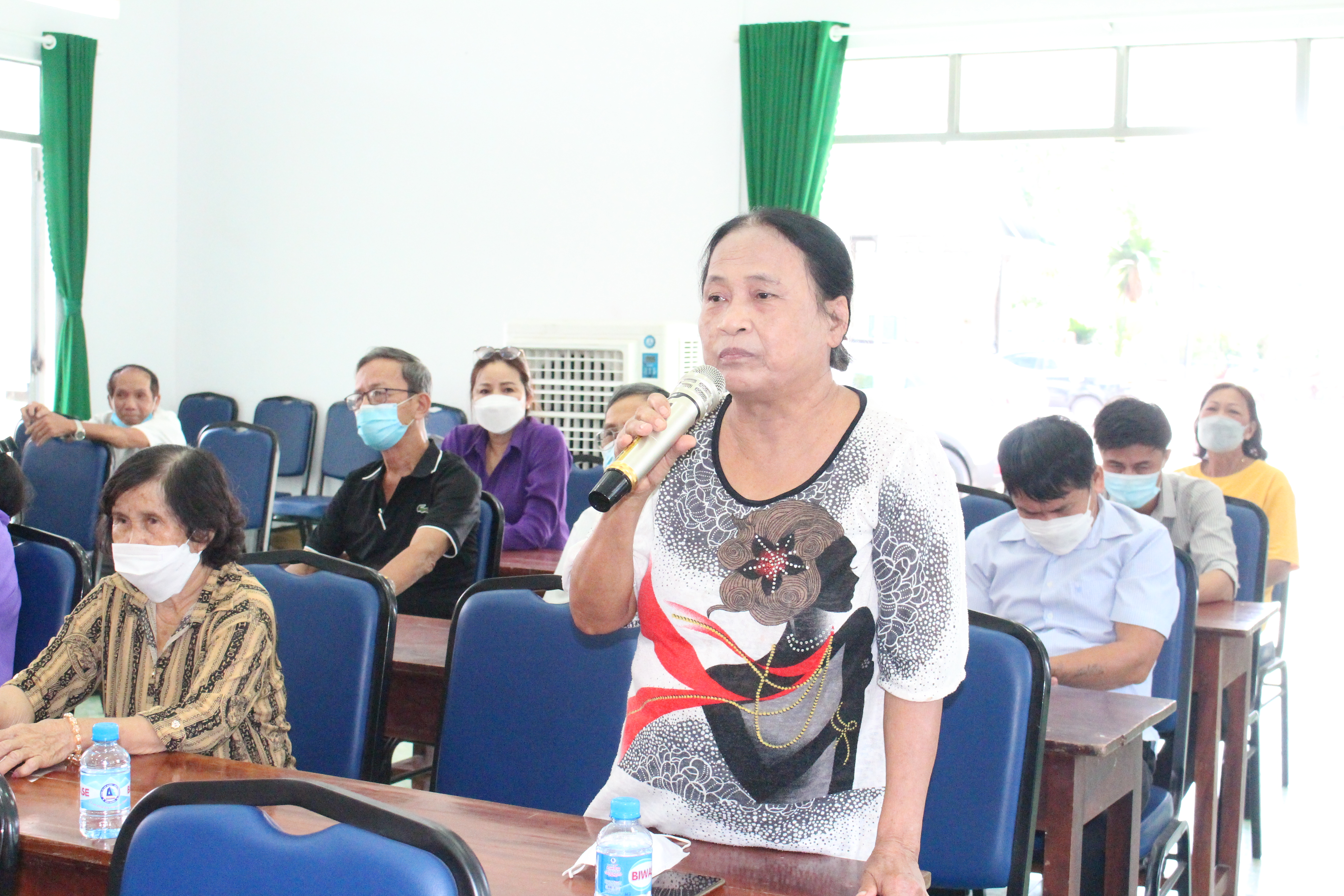 Cử tri thị trấn Lai Uyên kiến nghị lên HĐND 2 cấp về vấn đề giá thuốc trừ sâu, phân bón tăng cao.