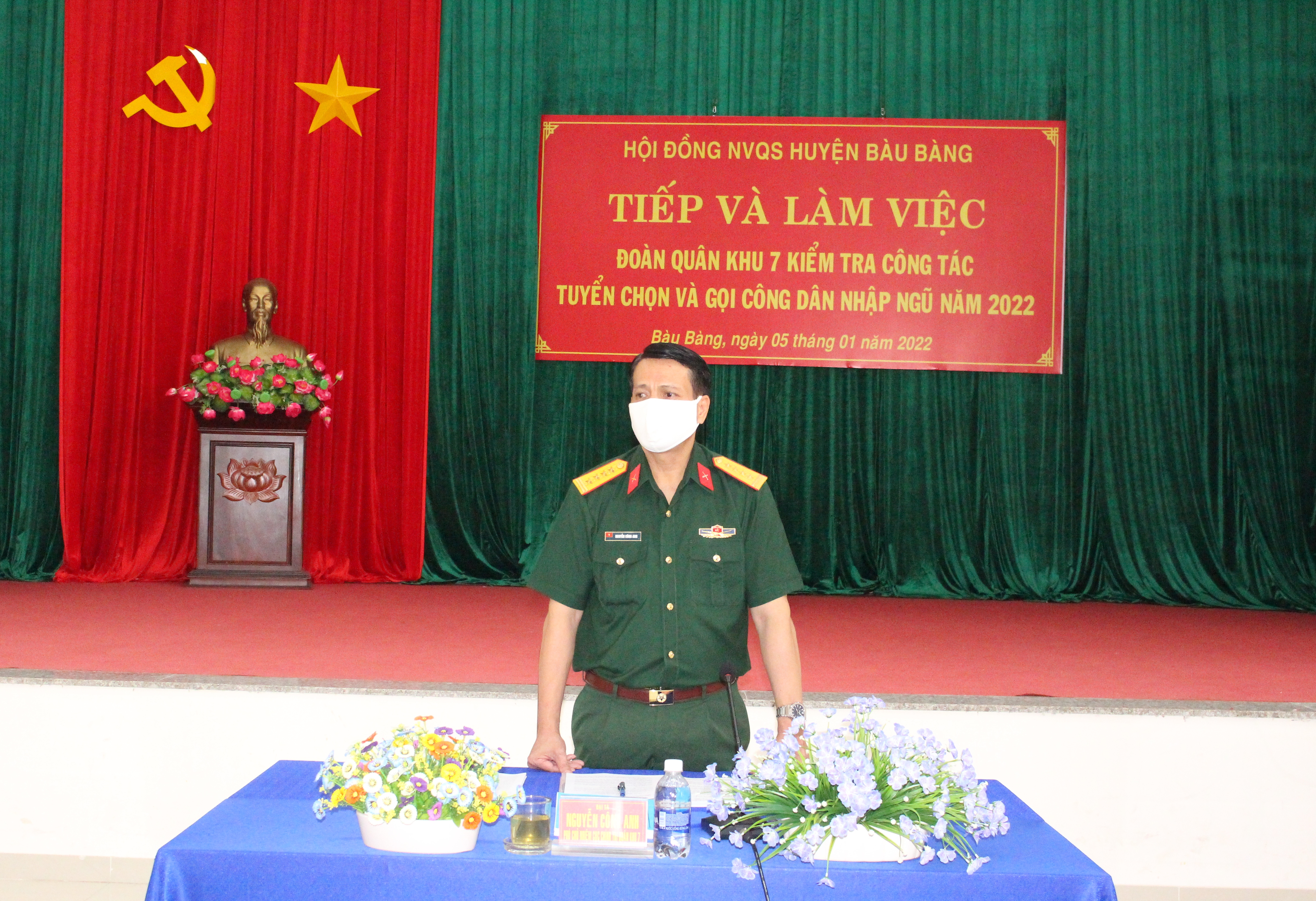Đại tá Nguyễn Công Anh - Phó chủ nhiệm Chính trị Quân khu 7 phát biểu kết luận buổi kiểm tra.