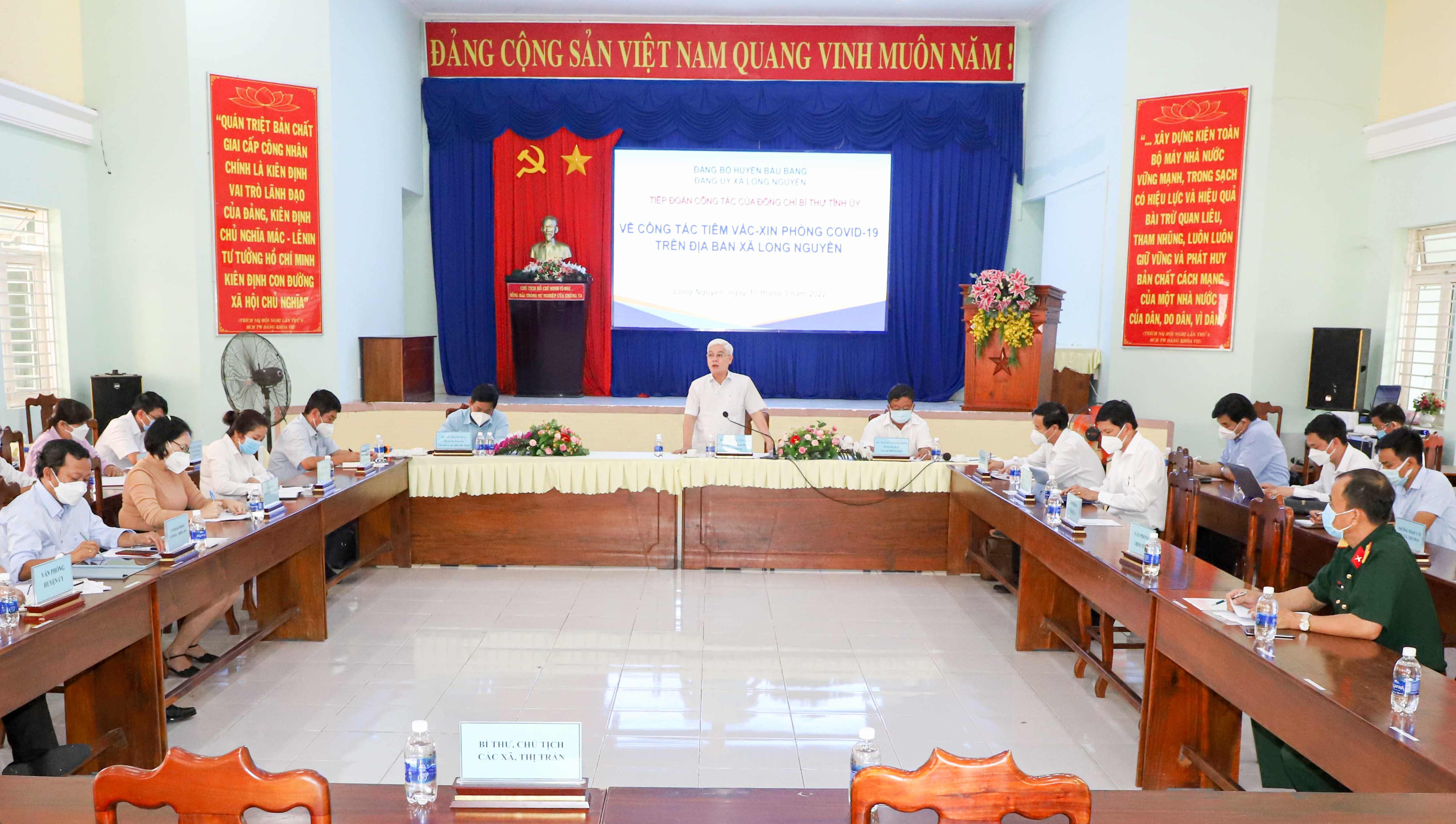Bí thư Tỉnh ủy và đoàn công tác làm việc với lảnh đạo huyện Bàu Bàng và các xã, thị trấn trong huyện.