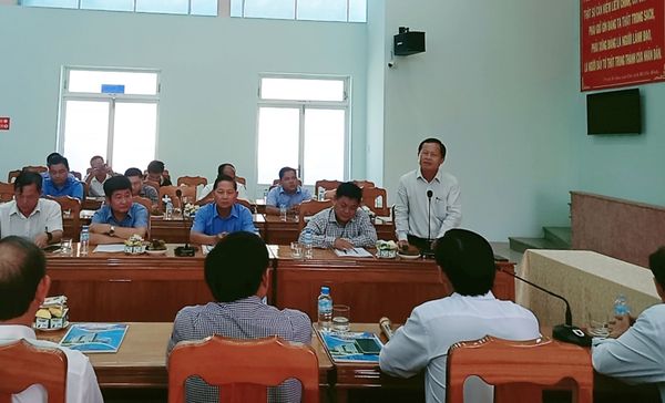 Lãnh đạo huyện Bàu Bàng báo cáo nhanh công tác xây dựng Đảng, kinh tế - xã hội.
