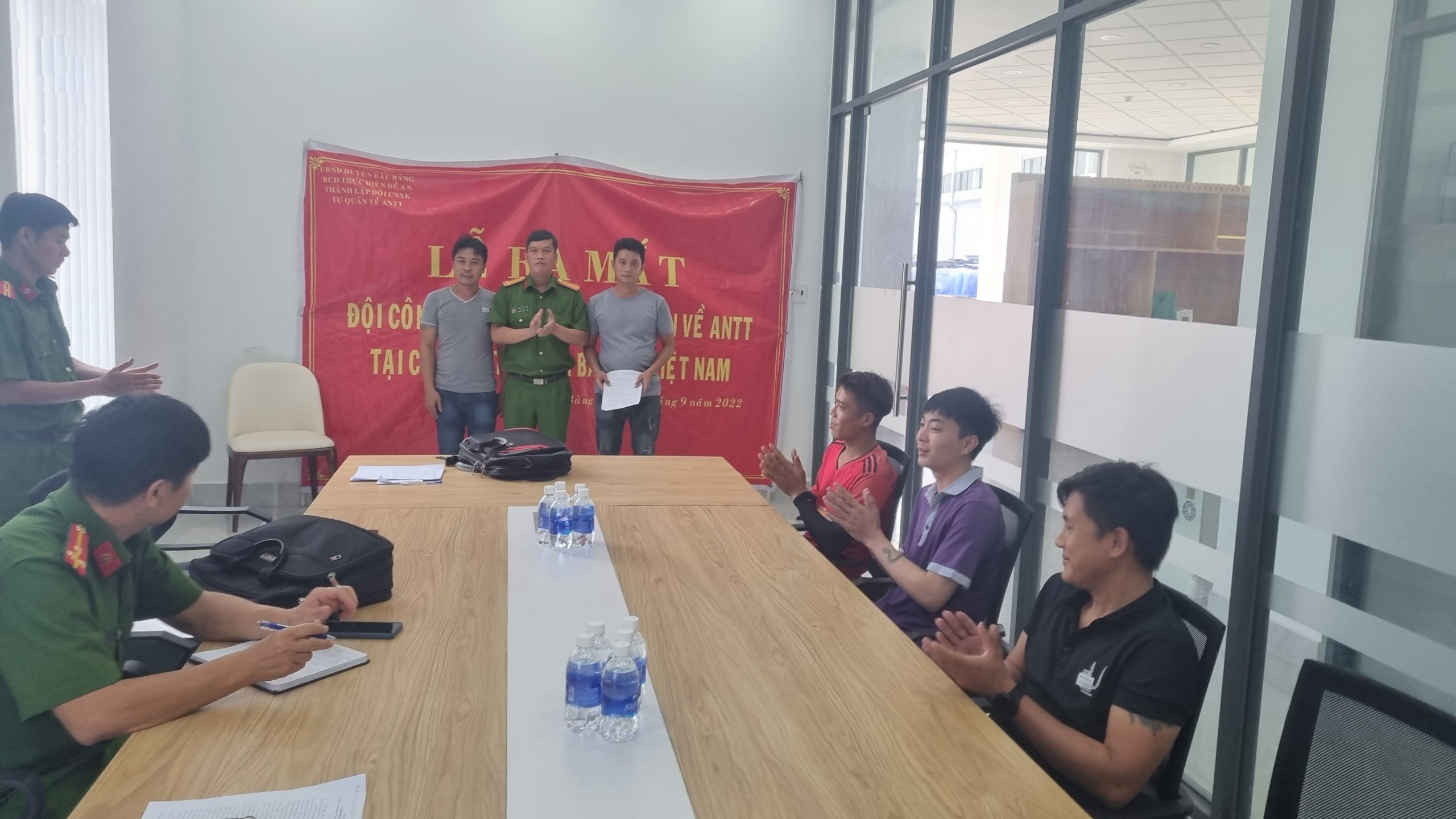 Lễ ra mắt Đội công nhân xung kích tự quản về ANTT tại công ty TNHH Jia Bao Rui.