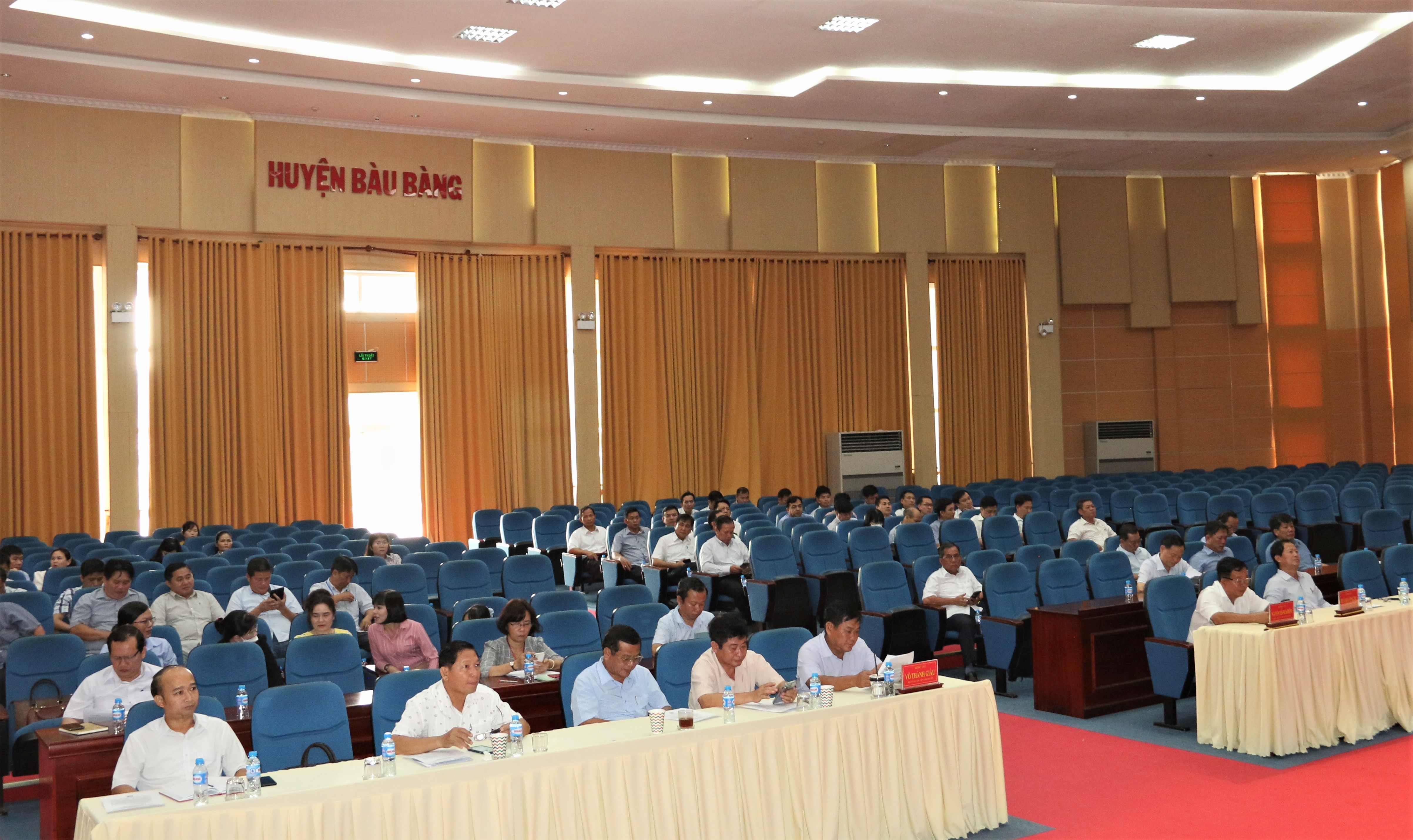 Các đại biểu tham gia tại điểm cầu huyện Bàu Bàng. Ảnh Hoàng Tú 