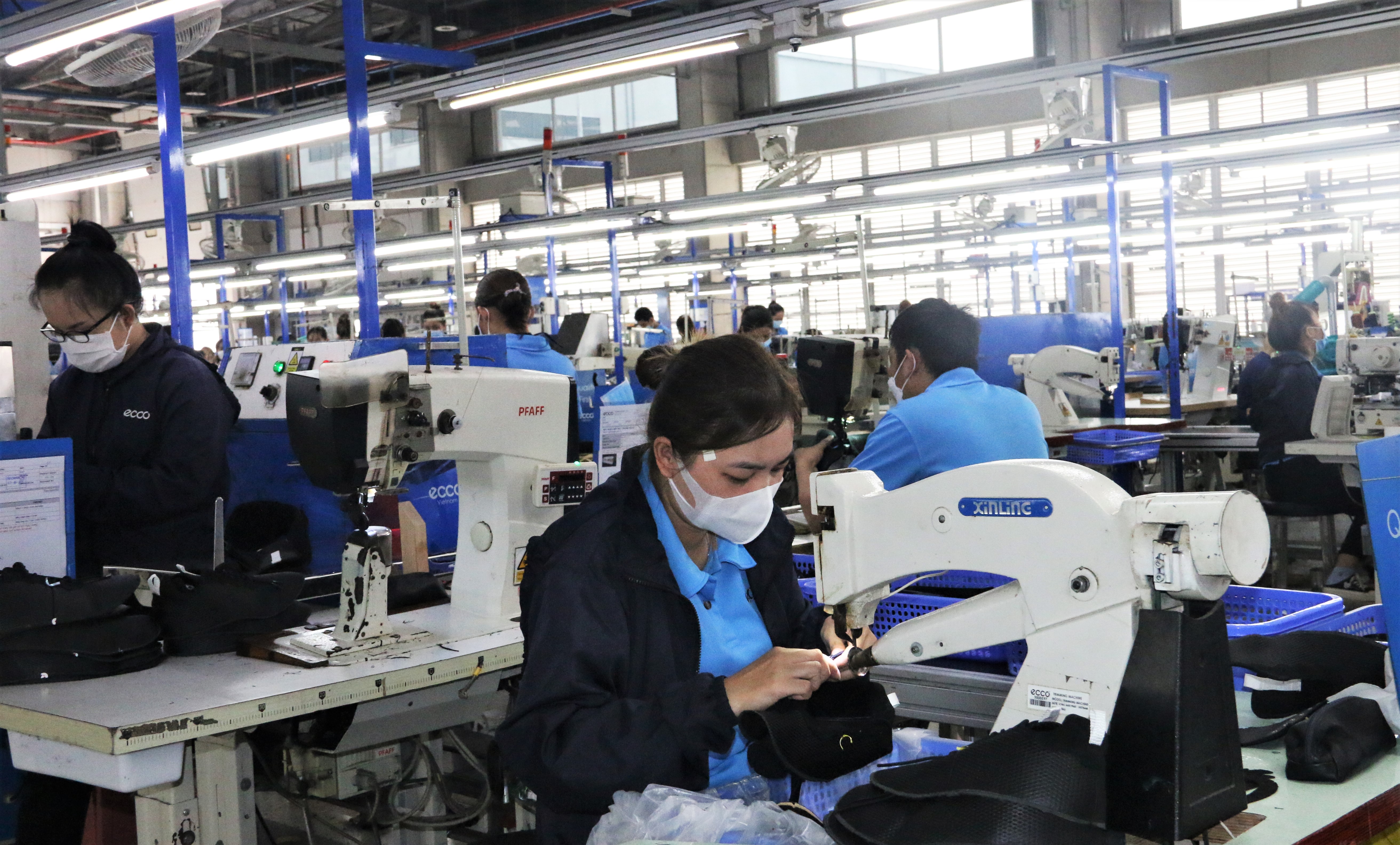 Sản xuất Giày tại Công Ty TNHH ECCO (VIỆT NAM) trú đóng tại Lô A_13B_CN, KCN Bàu Bàng, Thị trấn Lai Uyên, huyện Bàu Bàng. Hoàng Tú
