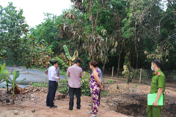 Đoàn giám sát công tác bảo vệ môi trường tổ chức giám sát một số hộ chăn nuôi tại thị trấn Lai Uyên và xã Lai Hưng