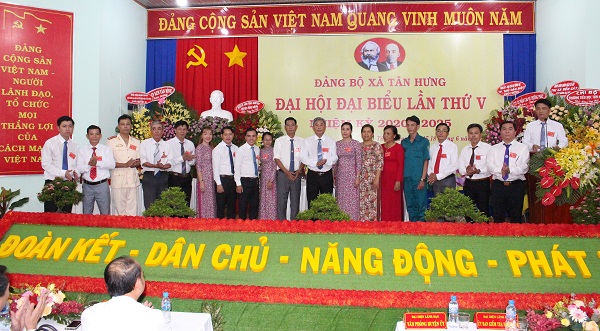 Xã Tân Hưng tổ chức thành công Đại hội Đại biểu Đảng bộ xã lần thứ V, nhiệm kỳ 2020-2025