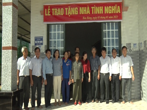 Huyện Bàu Bàng trao 3 căn nhà tình nghĩa