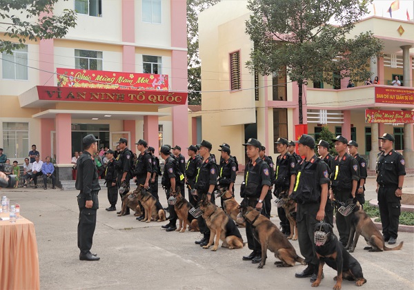 Phòng Cảnh sát cơ động phối hợp Bộ Tư Lệnh CSCĐ và xã Lai Hưng tổ chức buổi huấn luyện, sử dụng động vật nghiệp vụ trong Công an nhân dân.
