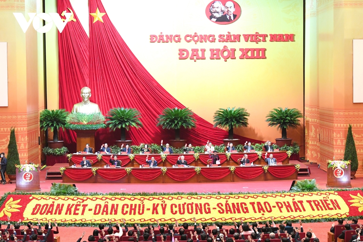 Đại hội đại biểu toàn quốc lần thứ XIII của Đảng bầu Đoàn Chủ tịch gồm 17 đồng chí