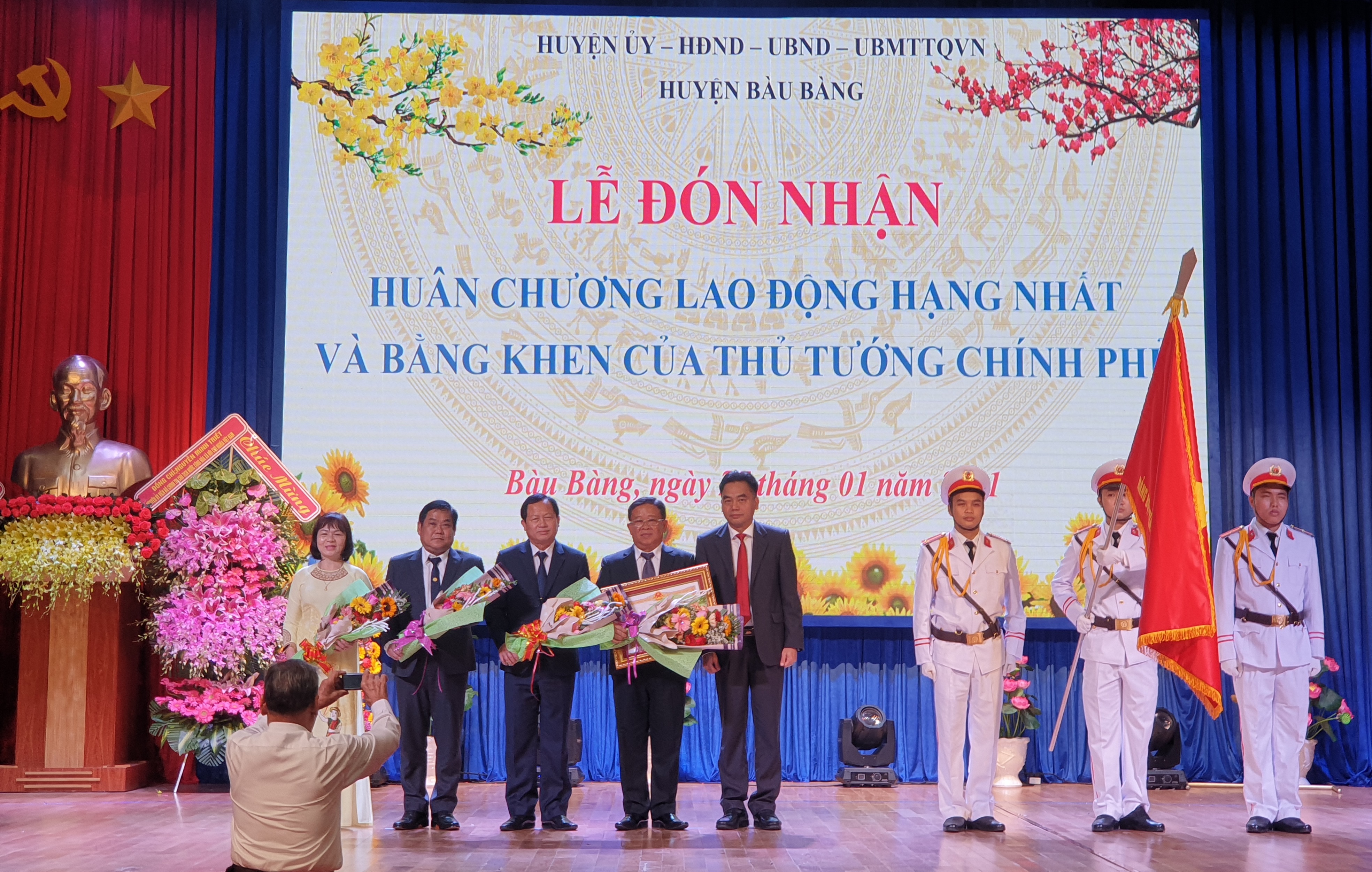 Đảng bộ, Chính quyền và Nhân dân Huyện Bàu Bàng đón nhận Huân chương Lao động hạng Nhất