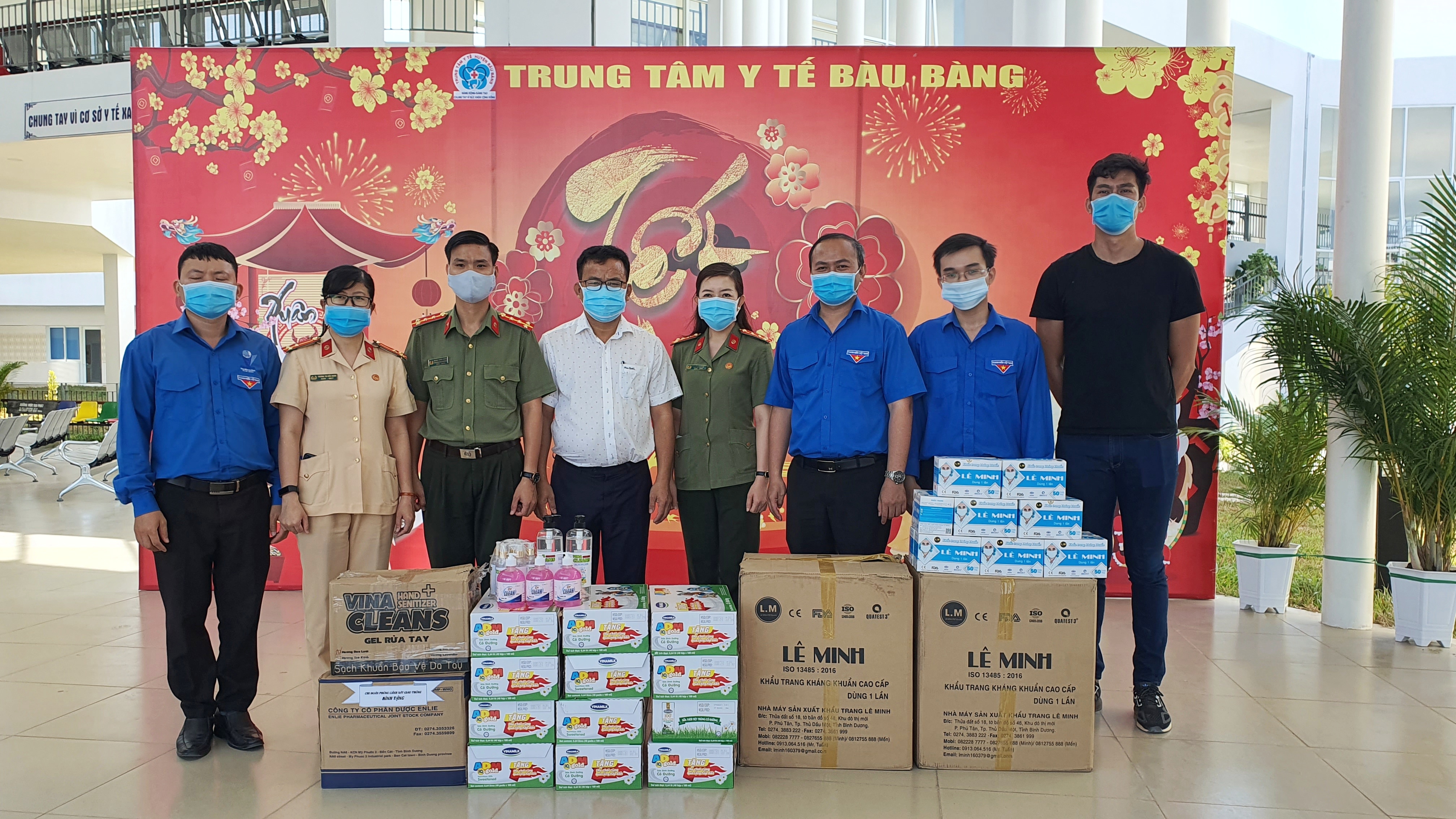 Đoàn Công an tỉnh tổ chức thăm hỏi, động viên và tặng quà hỗ trợ các y bác sỹ và các chiến sỹ đang thực hiện nhiệm vụ phòng, chống dịch bệnh tại khu cách ly Bàu Bàng