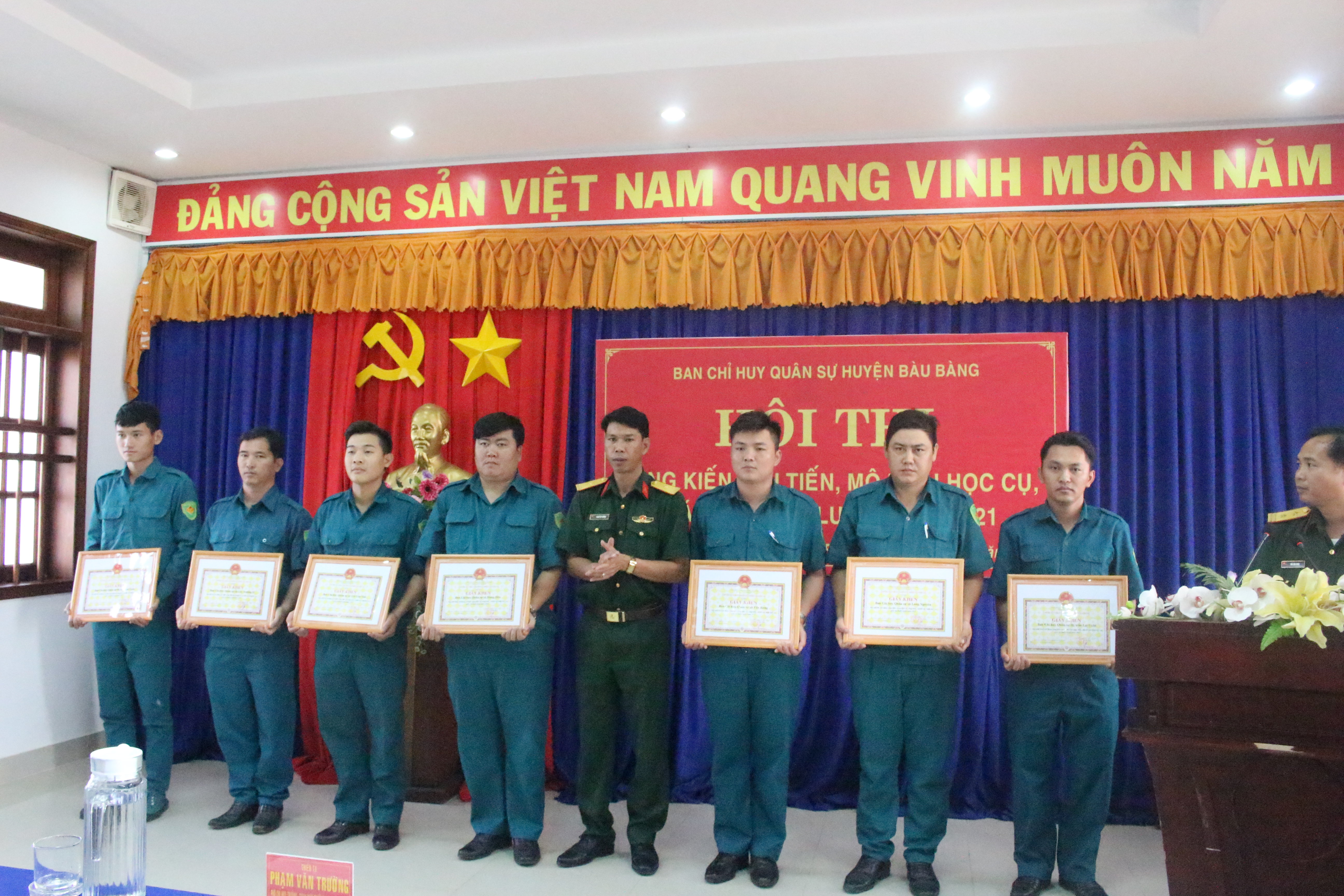 Ban CHQS huyện Bàu Bàng bế mạc Hội thi sáng kiến, cải tiến mô hình, học cụ huấn luyện