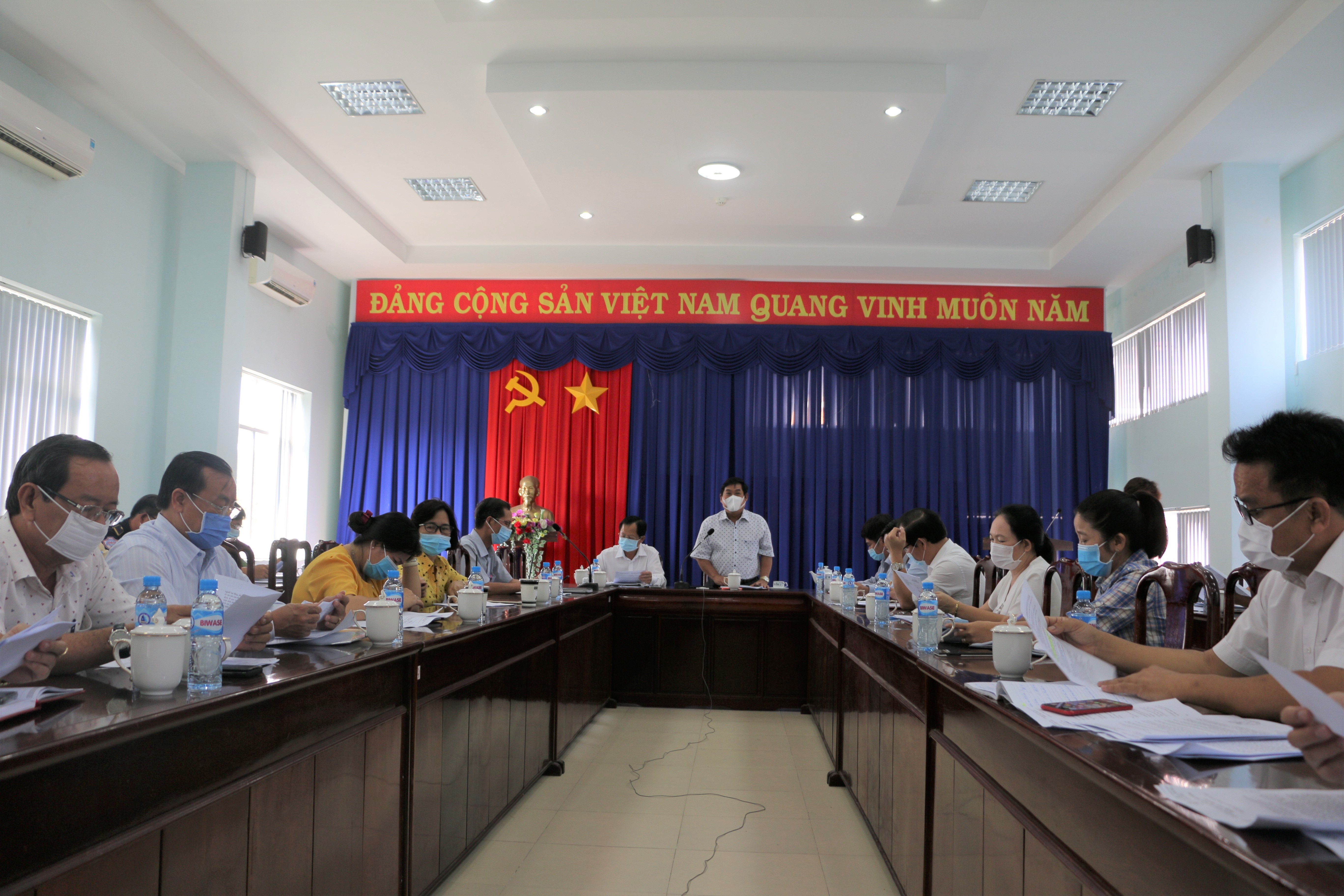 Ban Chỉ đạo phòng, chống dịch bệnh Covid-19 huyện Bàu Bàng tổ chức họp báo cáo tình hình phòng, chống dịch Covid-19 trong tình hình mới năm 2021.