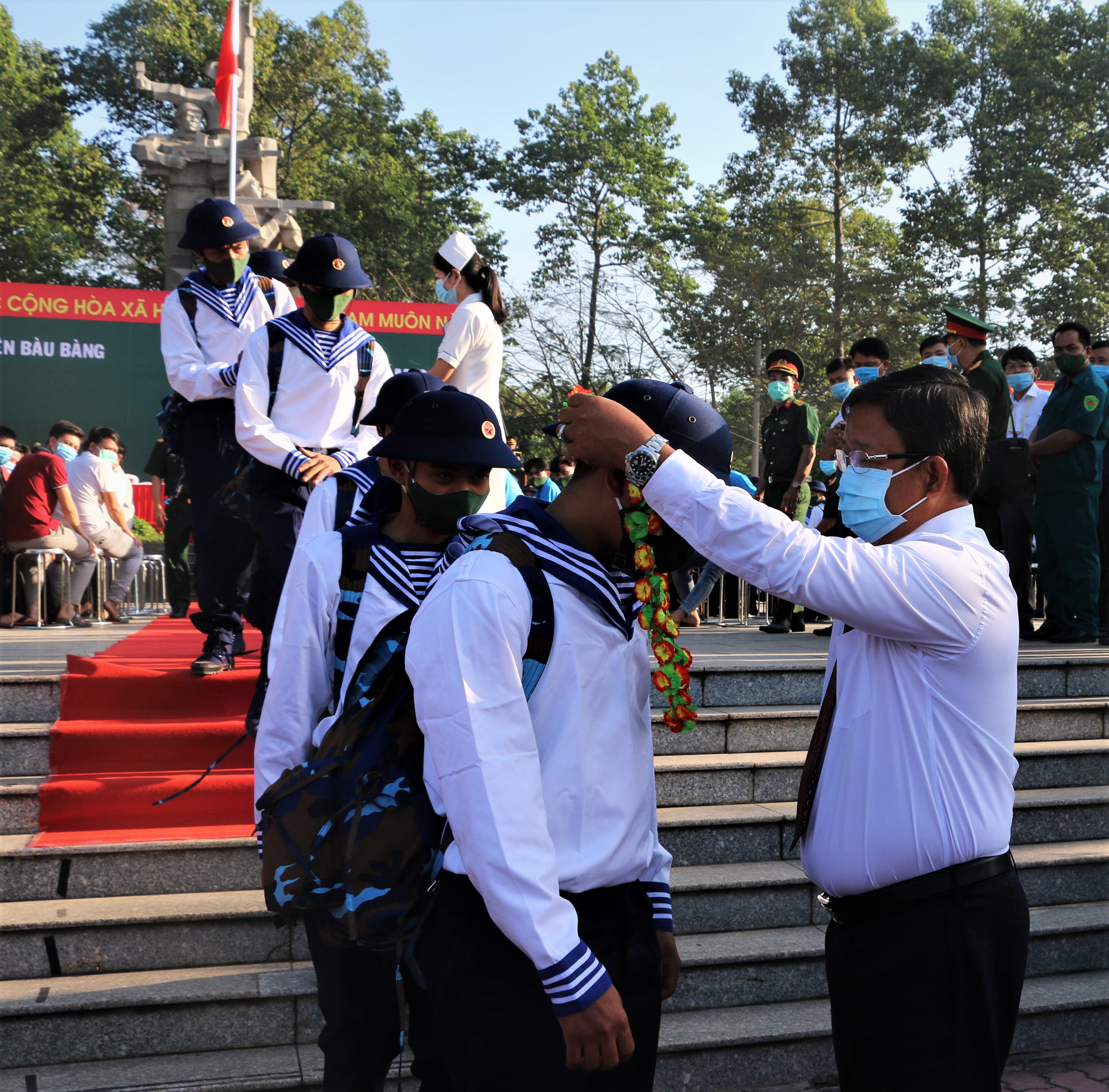 Huyện Bàu Bàng long trọng tổ chức lễ giao nhận quân năm 2021