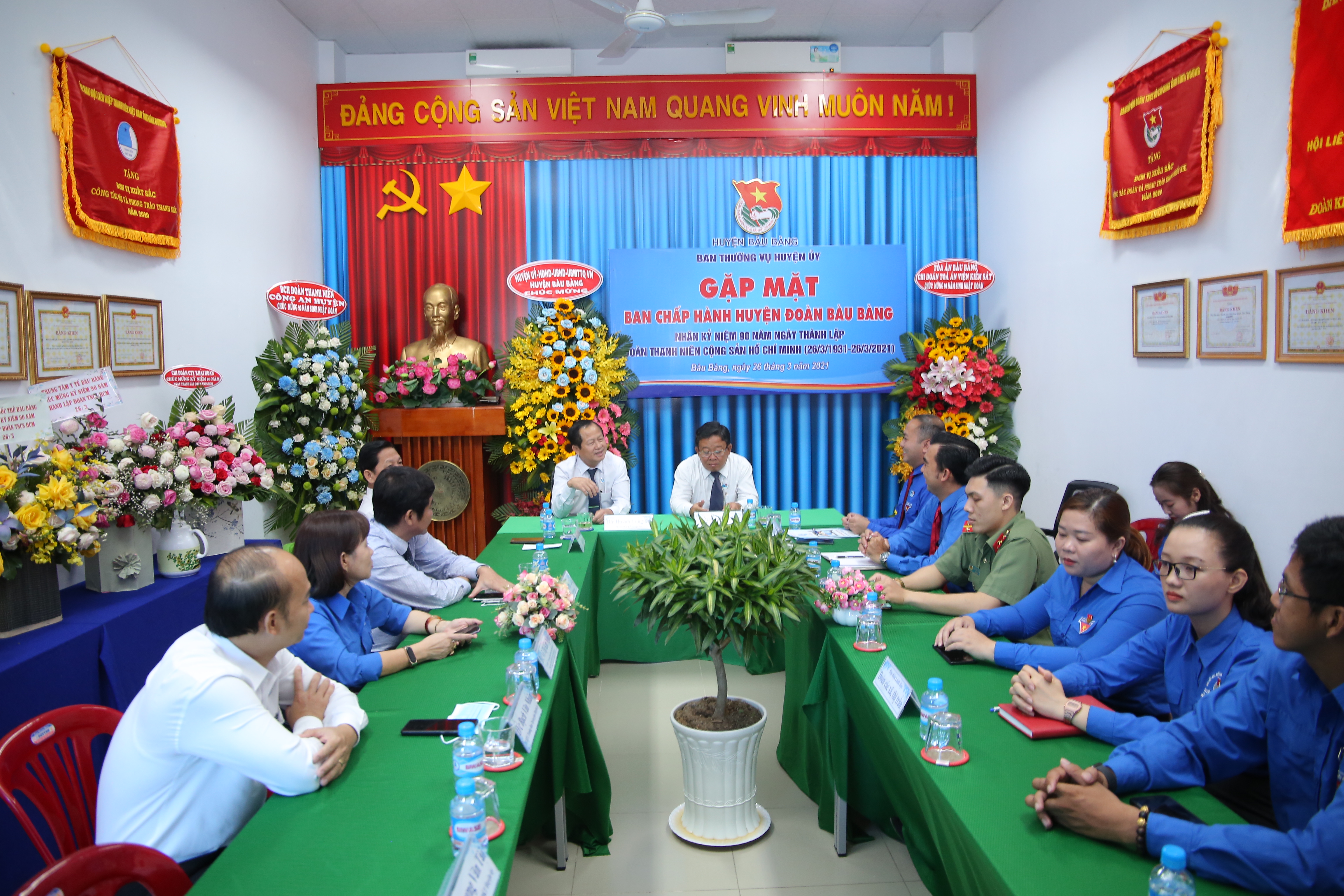 Ban Thường vụ Huyện ủy gặp mặt Ban Chấp hành Huyện đoàn nhân kỷ niệm 90 năm Ngày thành lập Đoàn TNCS Hồ Chí Minh