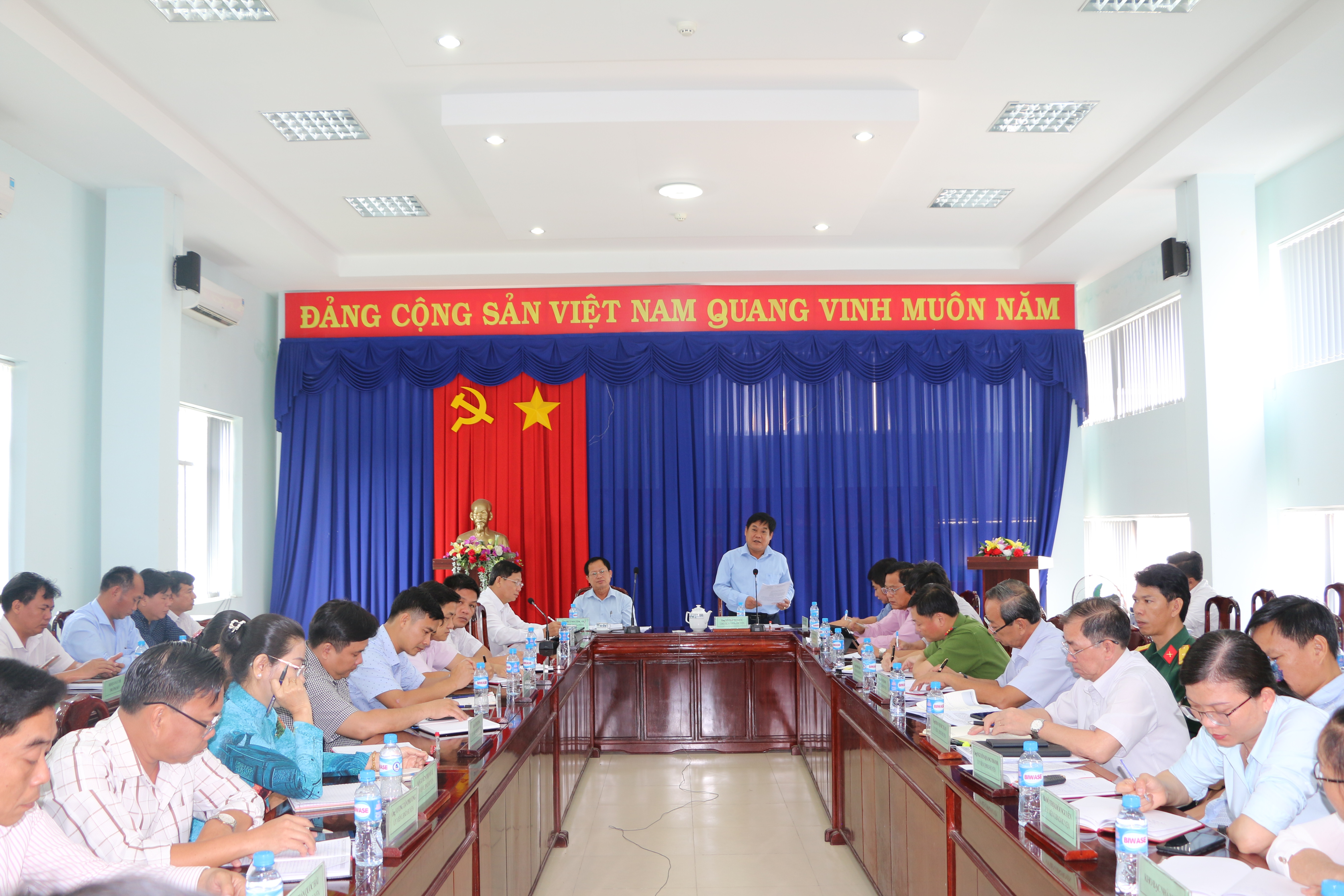 Họp UBND huyện Bàu Bàng họp định kỳ tháng 4, triển khai phương hướng nhiệm vụ tháng 5