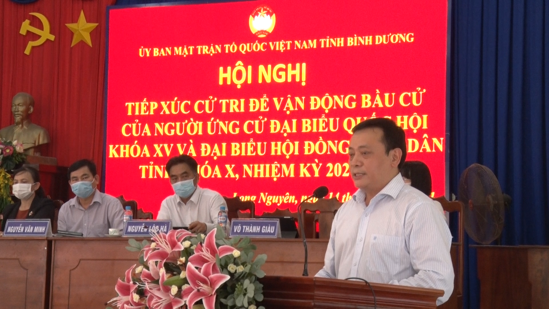 Người ứng cử đại biểu Quốc hội, HĐND tỉnh tiếp xúc cử tri để vận động bầu cử tại xã Long Nguyên và Lai Hưng