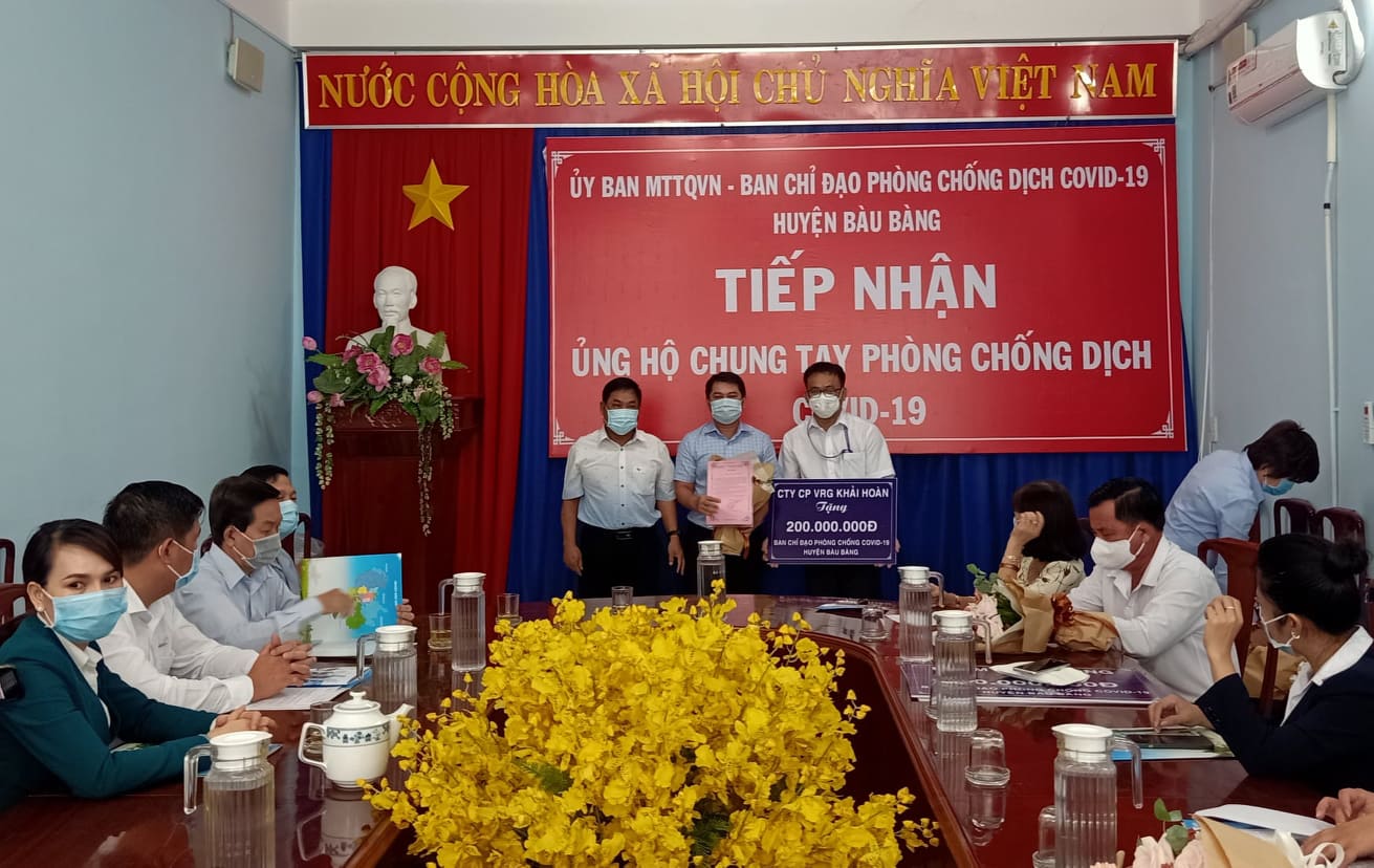 Huyện Bàu Bàng tổ chức Lễ tiếp nhận Quỹ phòng, chống dịch Covid-19 trên địa bàn huyên