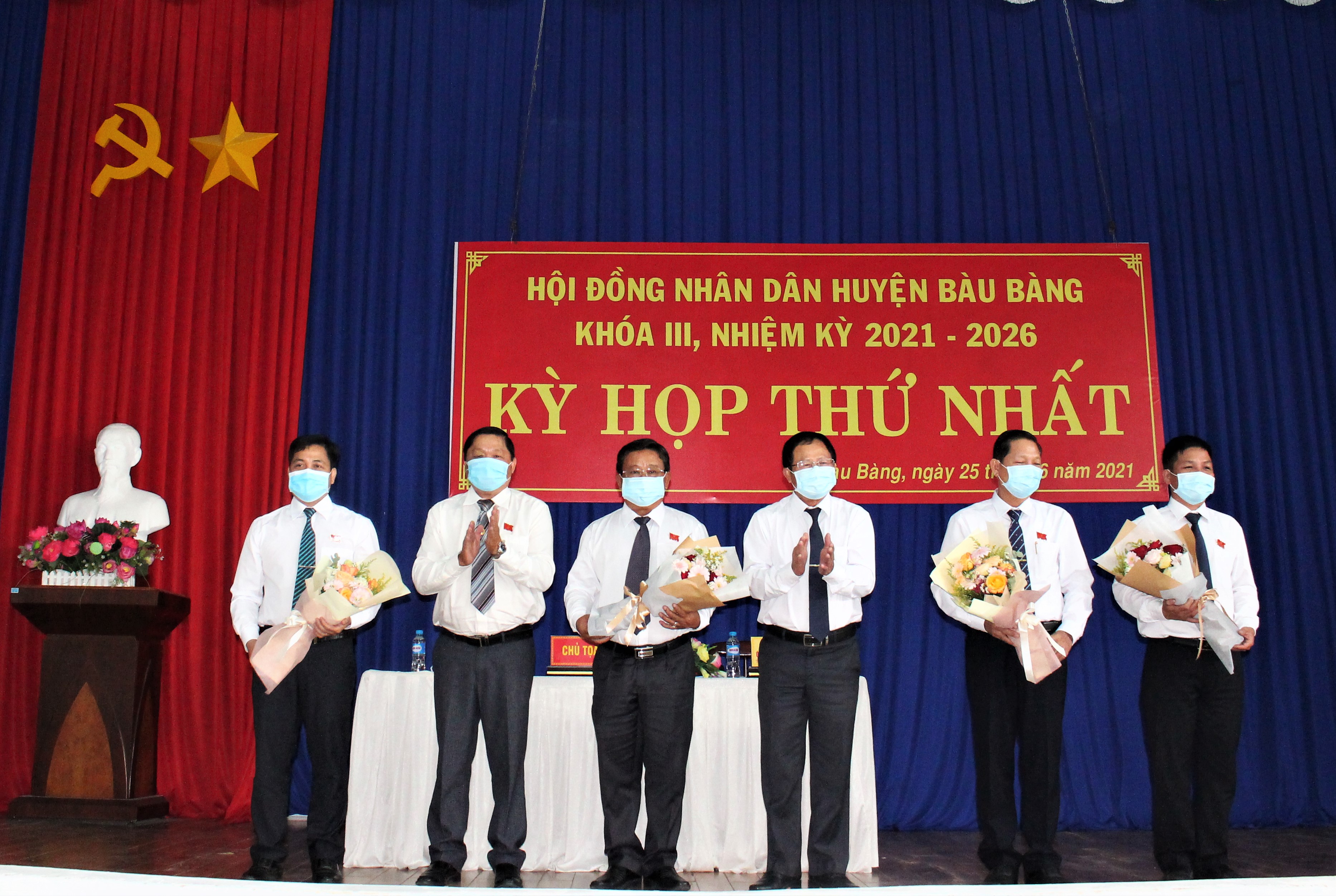Kỳ họp thứ nhất HĐND huyện Bàu Bàng khóa III, nhiệm kỳ 2021-2026 kết thúc tốt đẹp