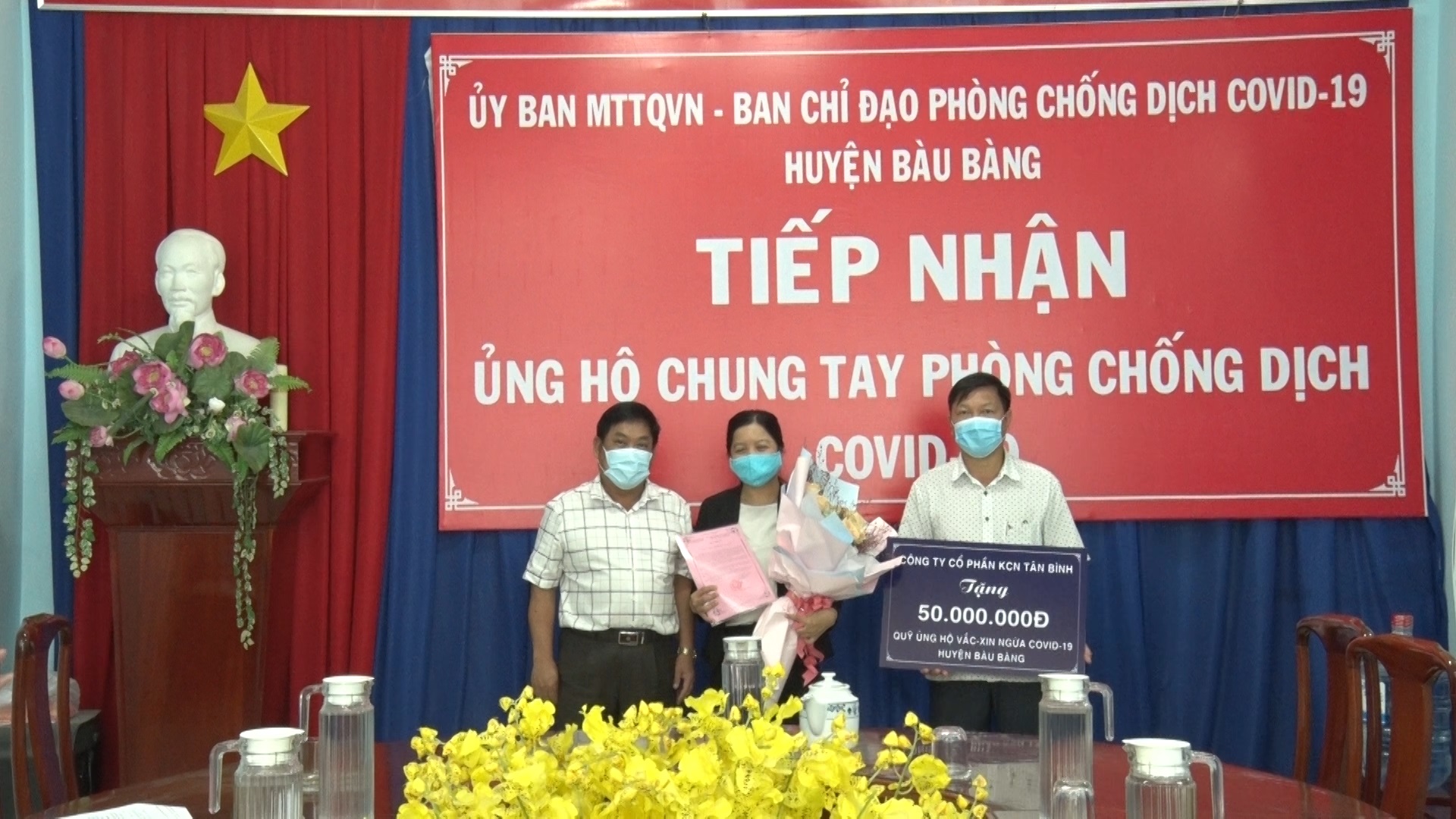 Huyện Bàu Bàng tổ chức lễ tiếp nhận quỹ phòng, chống Covid-19 trên địa bàn huyện