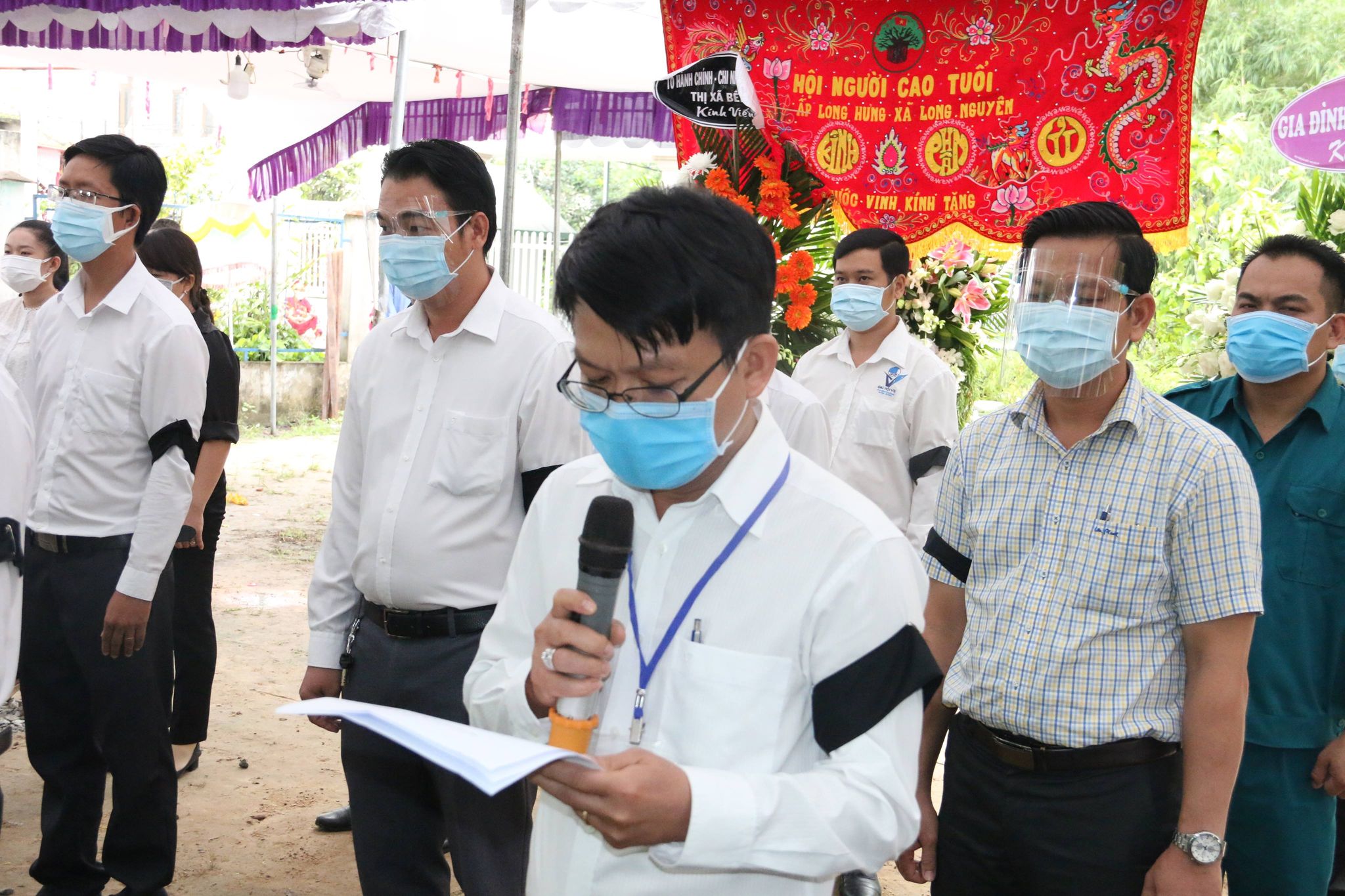 Lãnh đạo huyện Bàu Bàng dự lễ truy điệu và an táng Mẹ VNAH Nguyễn Thị Nhương
