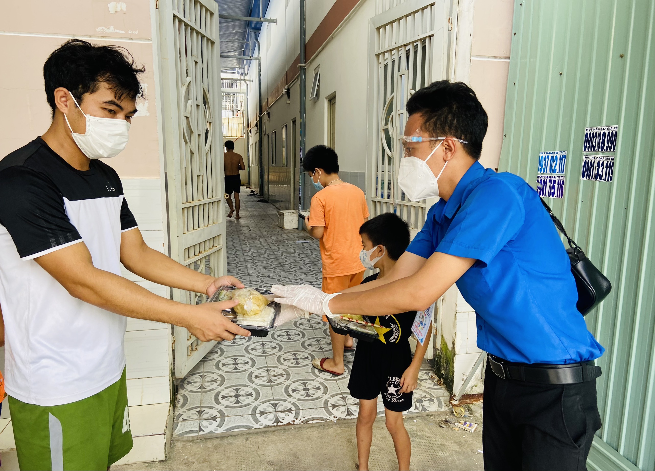 Huyện đoàn Bàu Bàng tổ chức chương trình 7.000 bữa trưa sẻ chia yêu thương