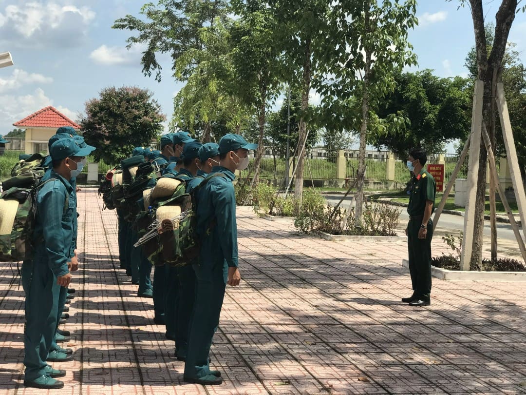 Ban CHQS huyện Bàu Bàng xuất quân chi viện hỗ trợ chống dịch tại TP Thuận An
