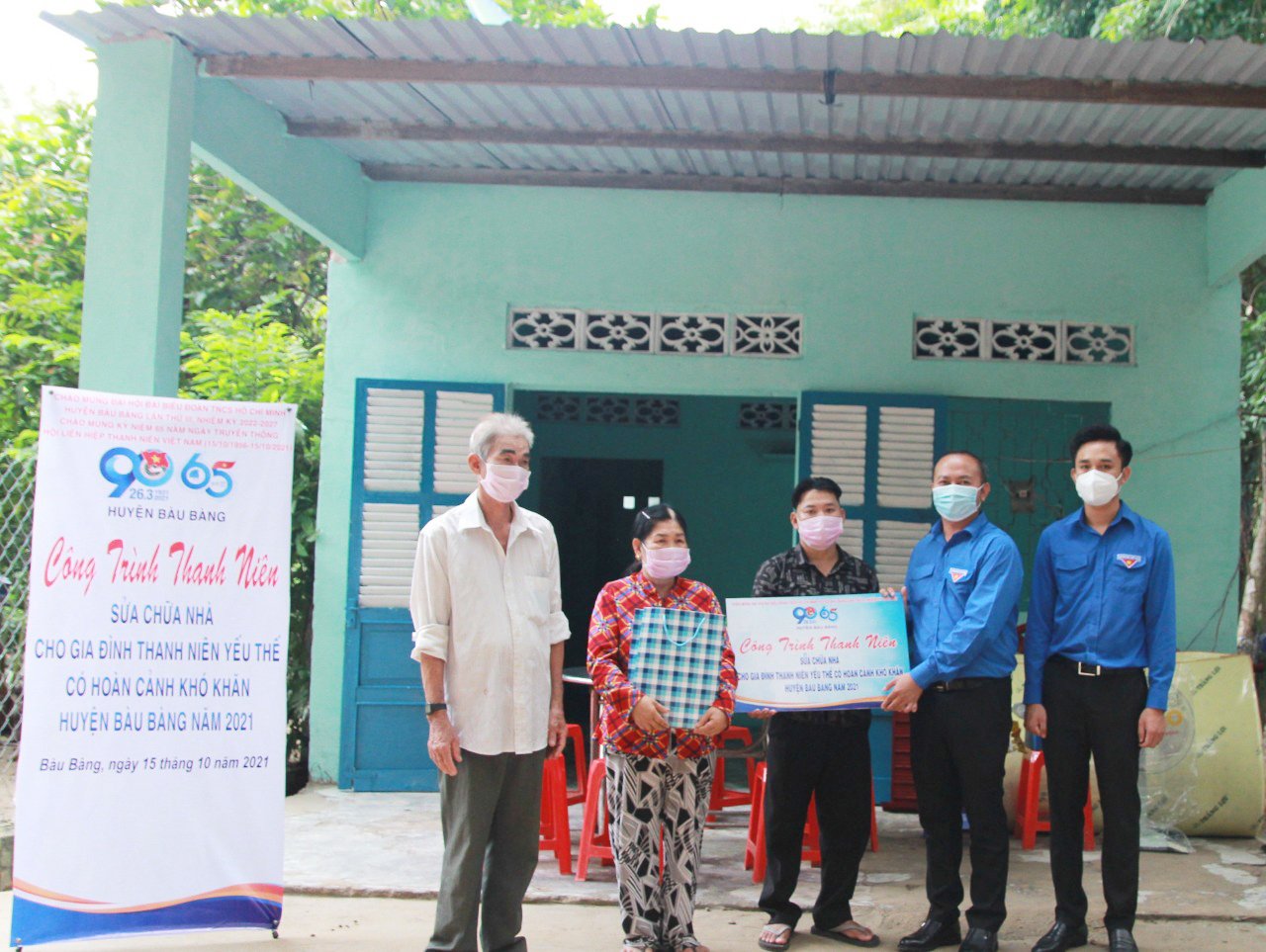 Huyện đoàn Bàu Bàng thực hiện công trình sửa chữa nhà cho thanh niên yếu thế