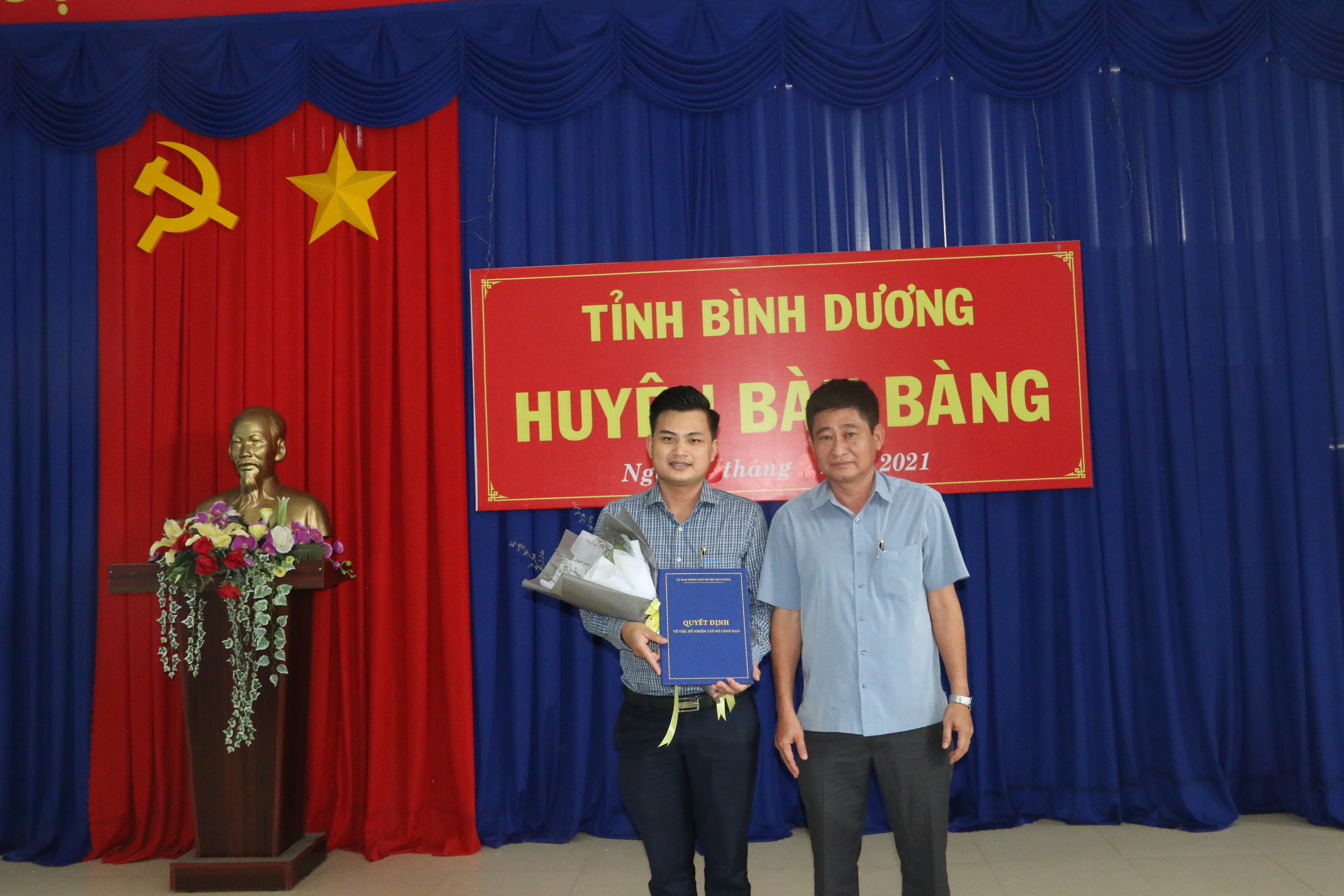 UBND huyện Bàu Bàng công bố quyết định về công tác cán bộ