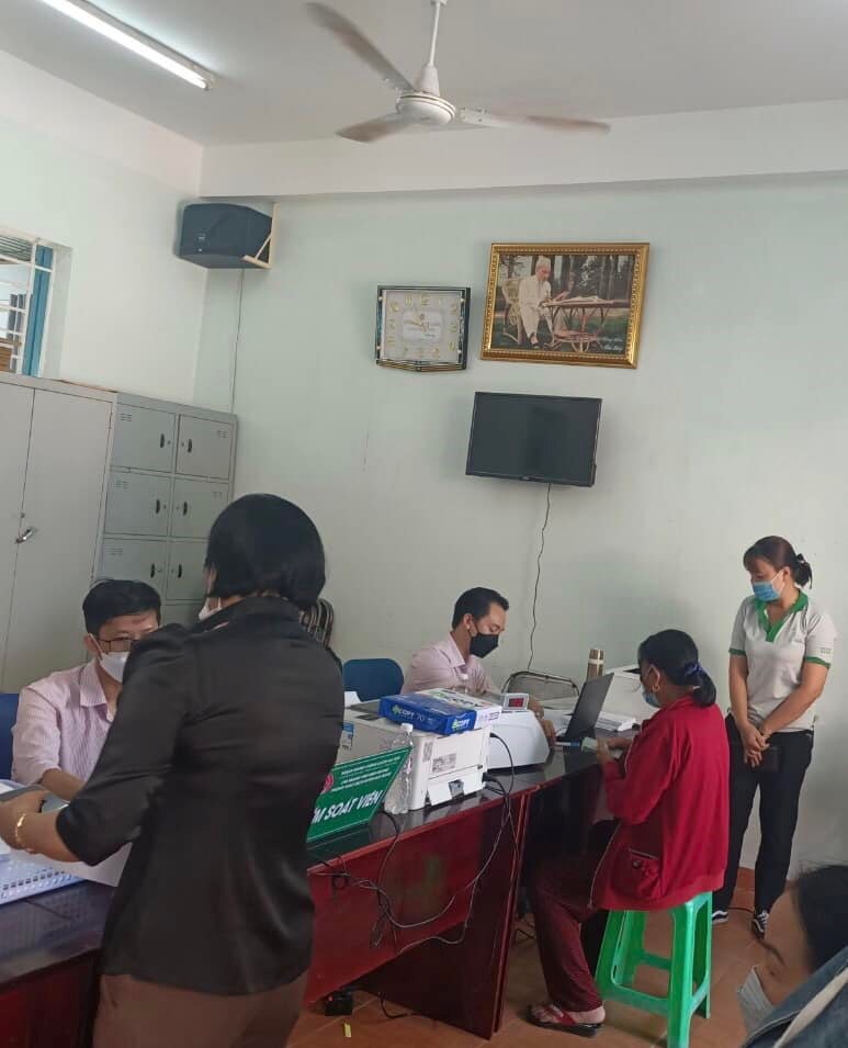 Phòng Giao dịch Ngân hàng Chính sách xã hội huyện Bàu Bàng giải ngân nguồn vốn giải quyết việc làm cho hội viên phụ nữ Hưng Hòa