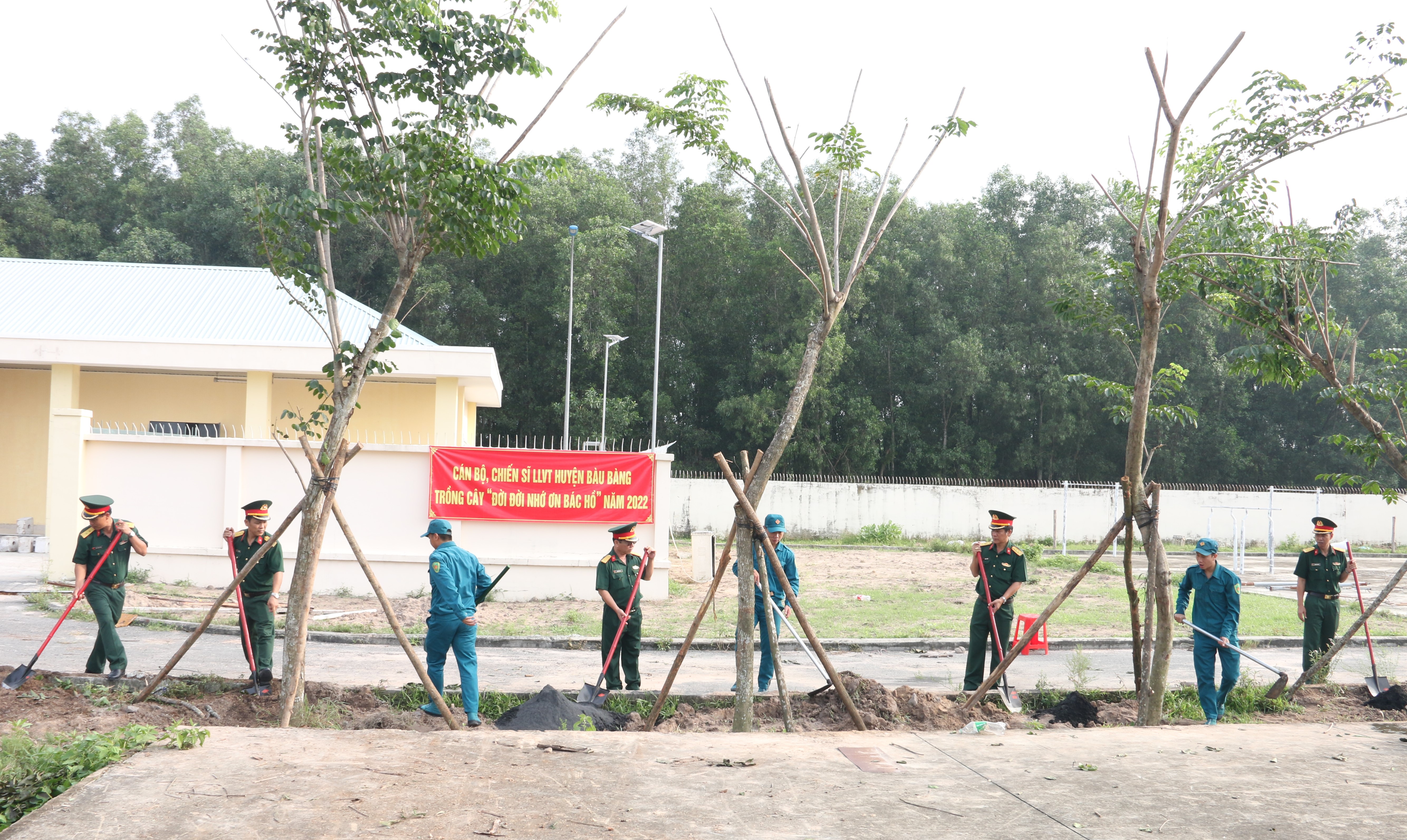 Ban chỉ huy quân sự huyện Bàu Bàng tổ chức Lễ phát động trồng cây “Kỷ niệm 132 năm ngày sinh nhật Bác”Ban chỉ huy quân sự huyện Bàu Bàng tổ chức Lễ phát động trồng cây “Kỷ niệm 132 năm ngày sinh nhật Bác”