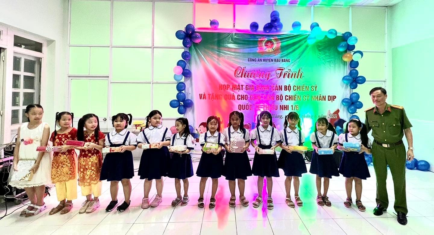 Công an huyện Bàu Bàng tổ chức Chương trình họp mặt và tặng quà cho con em CBCS nhân ngày quốc tế thiếu nhi 1/6