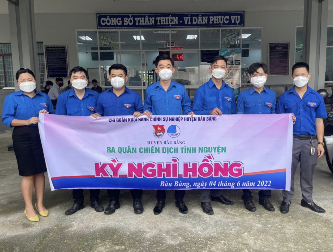 Tuổi trẻ Bàu Bàng ra quân chiến dịch tình nguyện Kỳ nghỉ hồng: tổ chức “Ngày thứ bảy tình nguyện - Chung tay giải quyết thủ tục hành chính” năm 2022