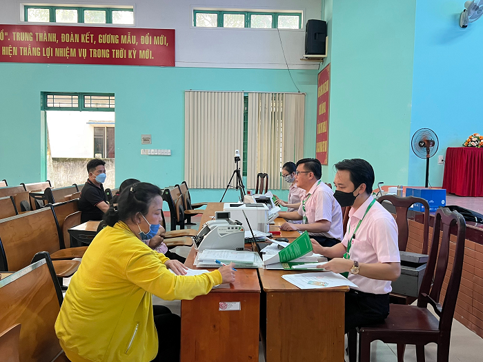 Ngân hàng CSXH huyện Bàu Bàng giải ngân các nguồn vốn vay tại xã Long Nguyên