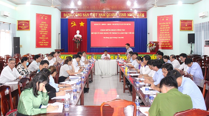 Đoàn lãnh đạo huyện Bàu Bàng thăm và làm việc tại xã Tân Hưng