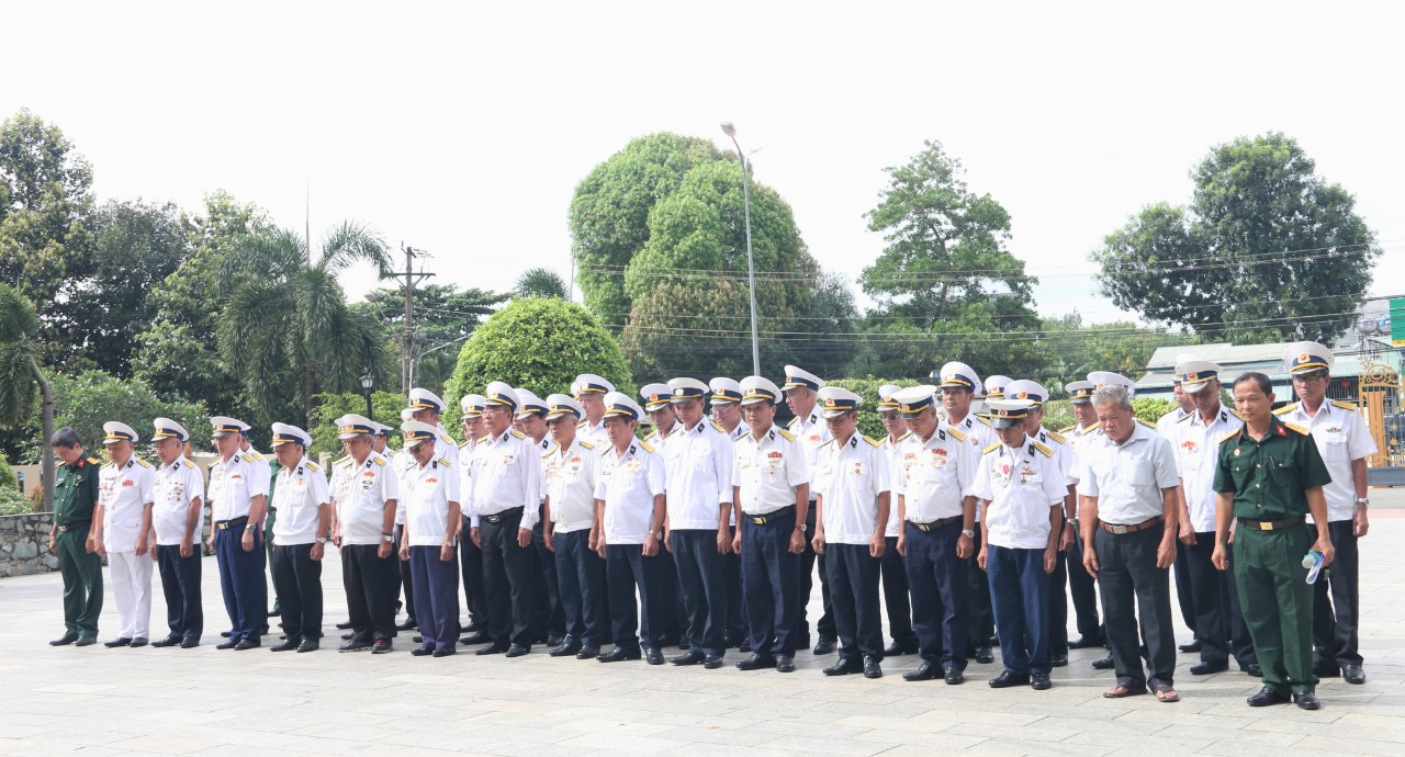 Đoàn Cựu chiến binh tàu Không số tới thăm huyện Bàu Bàng