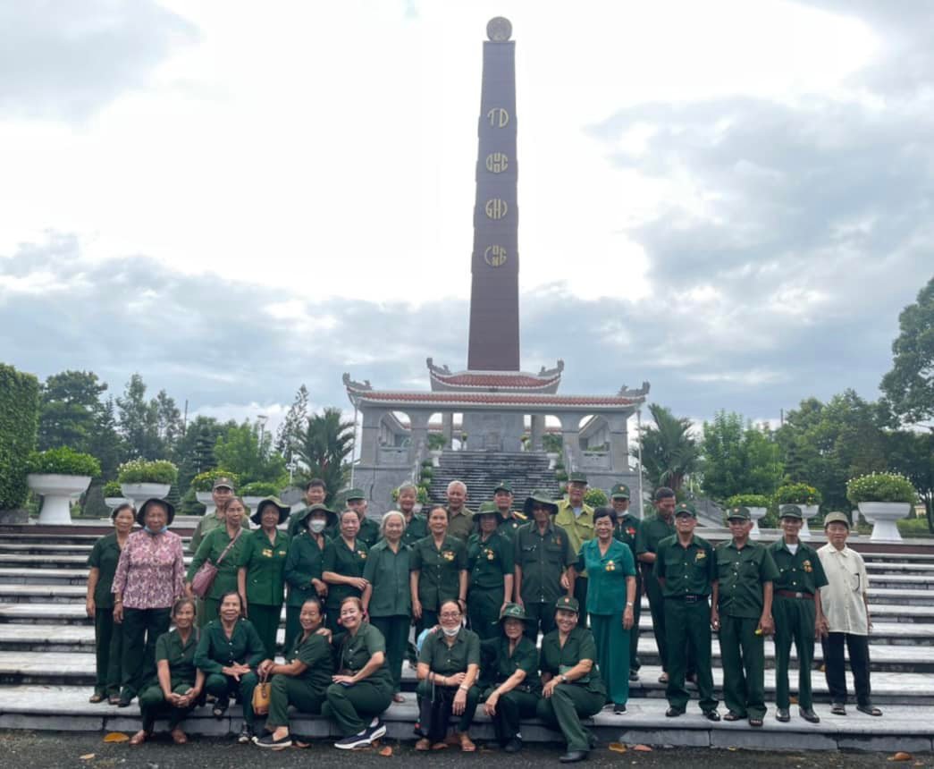 Huyện đoàn Bàu Bàng phối hợp Hội Cựu Thanh niên xung phong huyện Bàu Bàng tổ chức về nguồn cho hội viên năm 2022