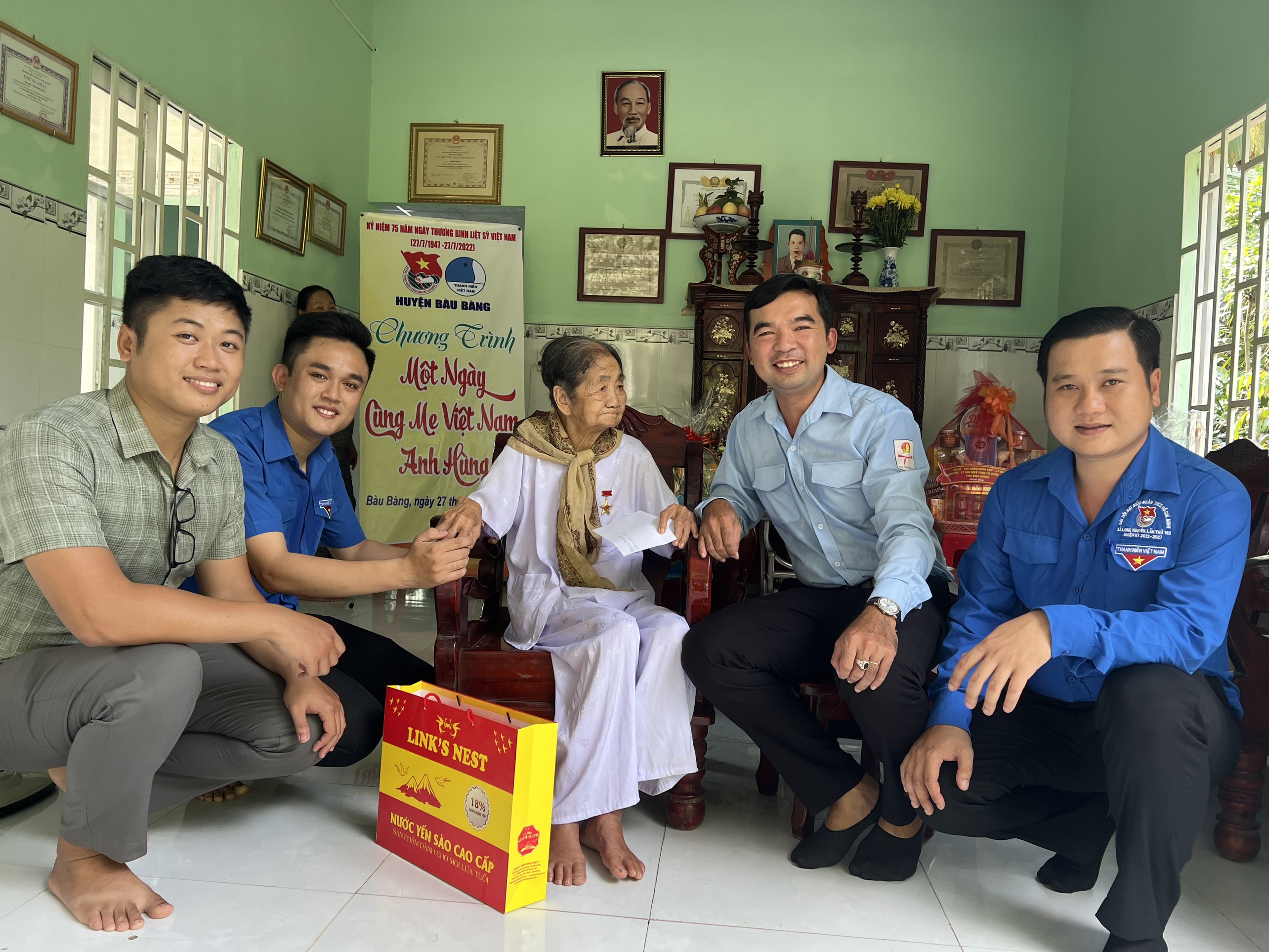 Tuổi trẻ Bàu Bàng tổ chức chương trình “Một ngày cùng Mẹ Việt Nam Anh hùng” nhân dịp kỷ niệm 75 năm Ngày thương binh – Liệt sỹ (27/7/1947 – 27/7/2022)