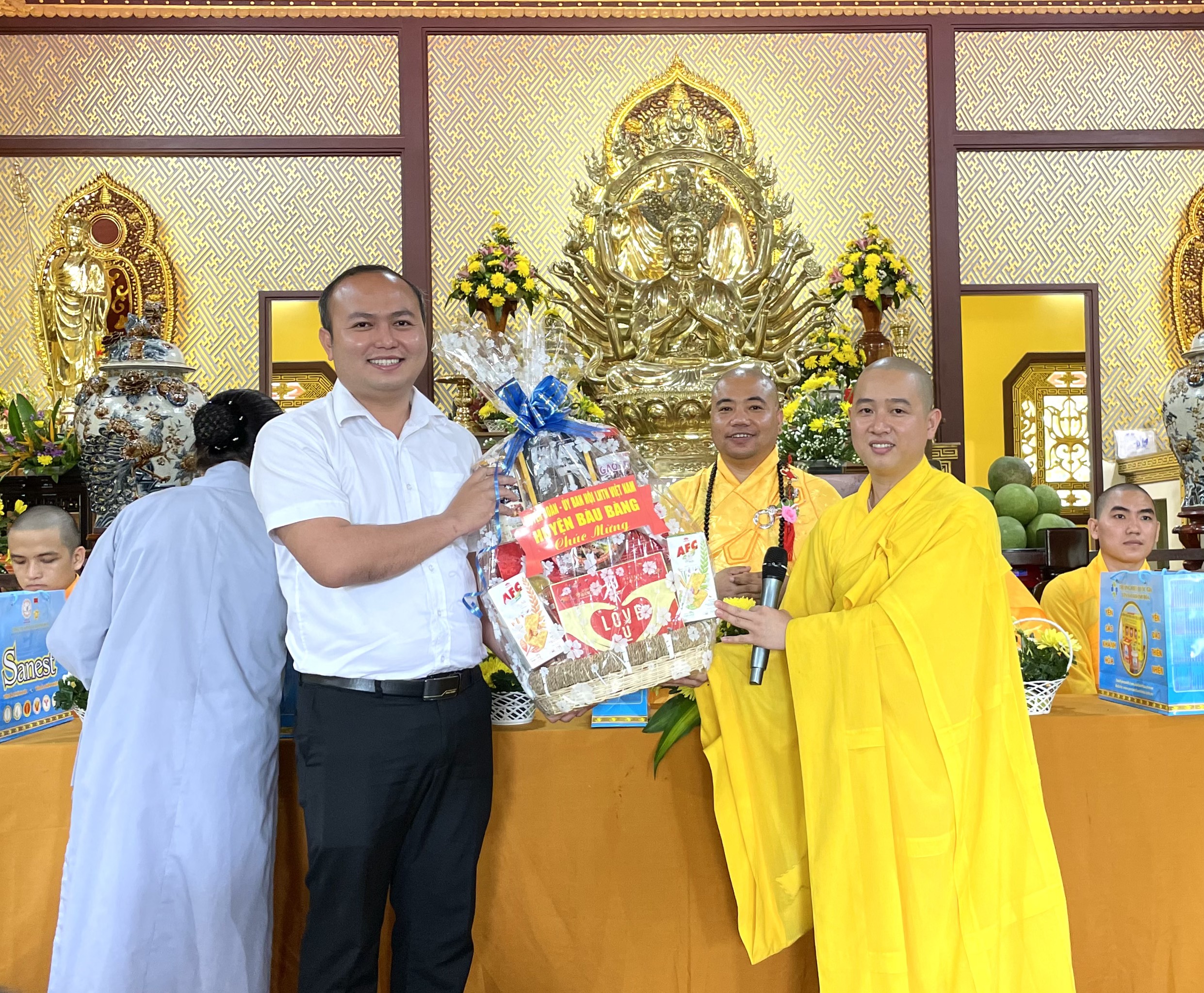 Huyện đoàn, Hội LHTN Việt Nam huyện Bàu Bàng thăm và chúc mừng cơ sở tôn giáo nhân lễ Vu Lan 2022
