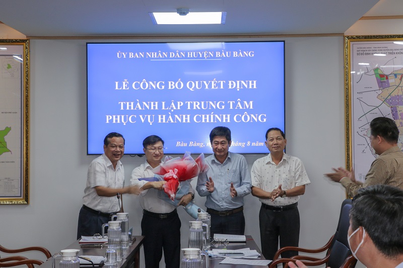 Lễ công bố quyết định thành lập Trung tâm Phục vụ hành chính công huyện Bàu Bàng