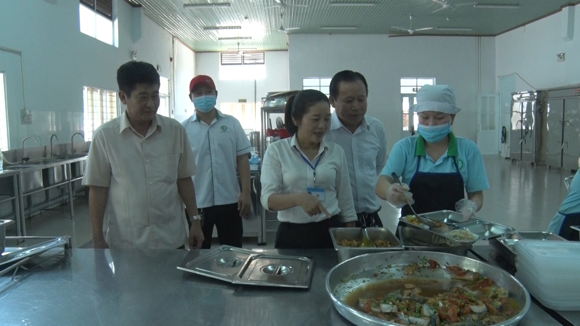 Bàu Bàng đảm bảo công tác vệ sinh an toàn thực phẩm trong bếp ăn trường học