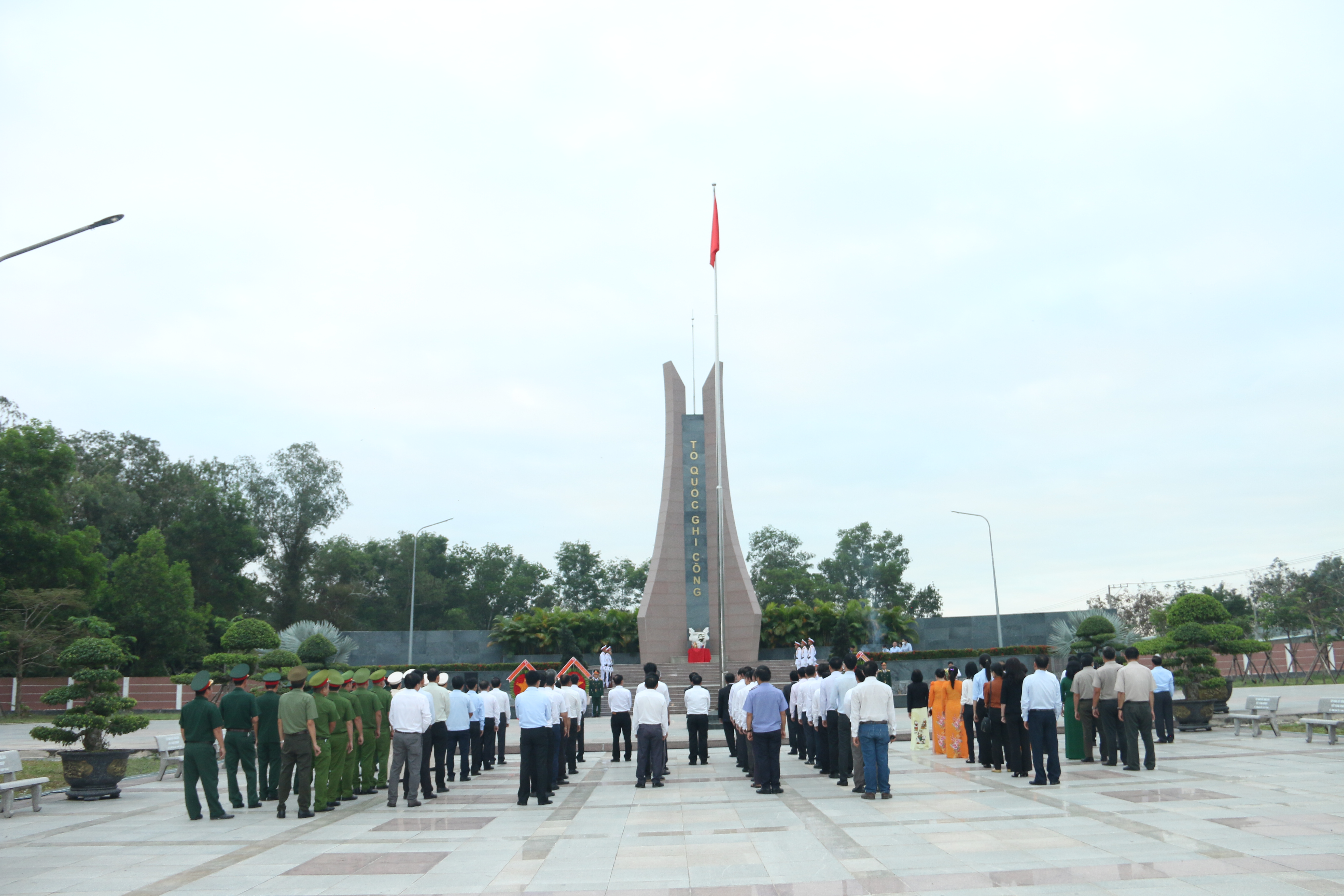 Huyện Bàu Bàng viếng nghĩa trang liệt sỹ