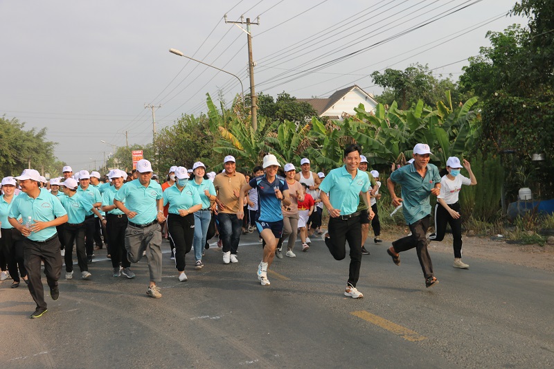 Xã Tân Hưng tổ chức Lễ phát động ngày chạy Olympic vì sức khỏe toàn dân năm 2023.